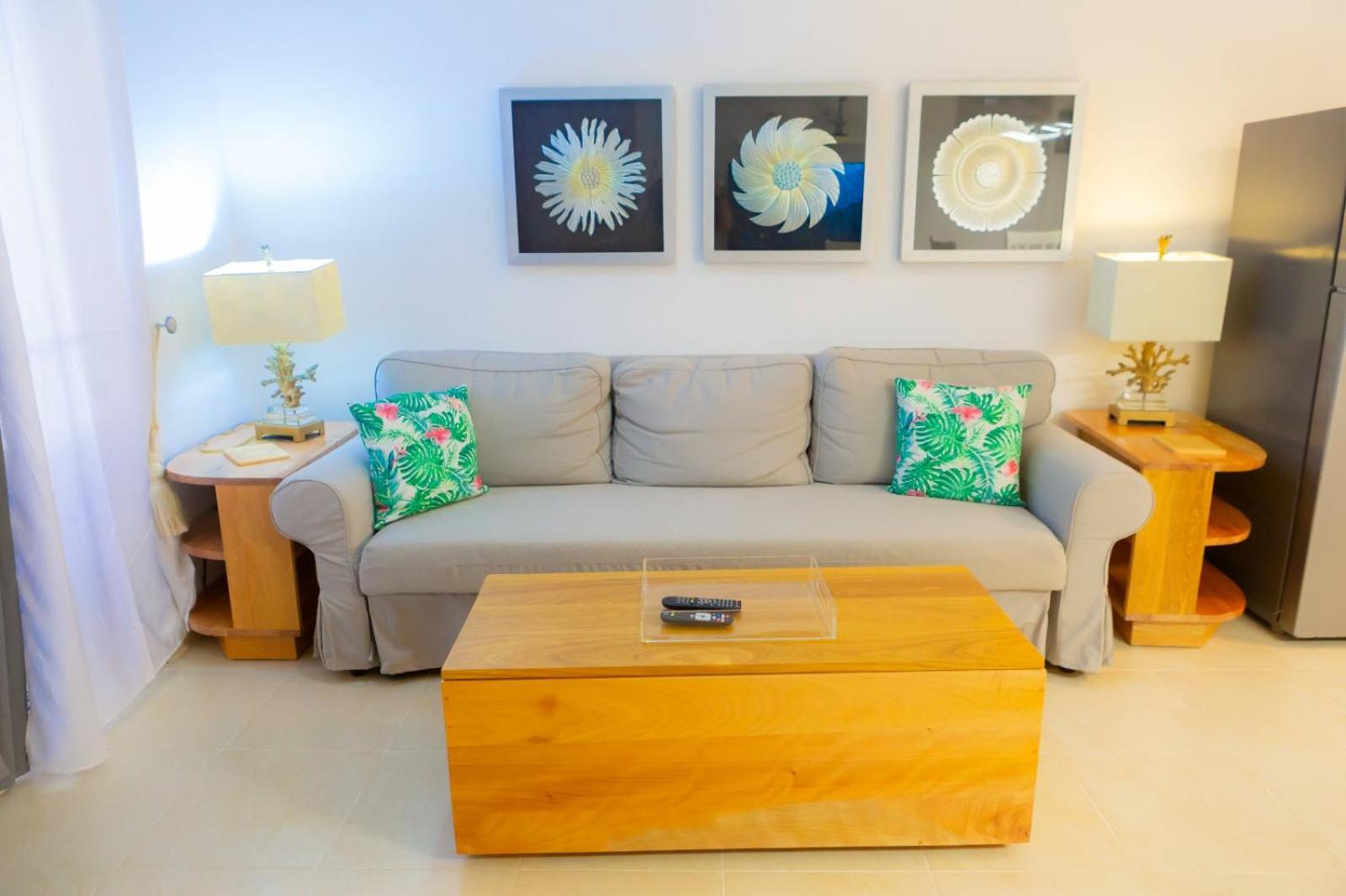 One-Bedroom Apartment photo 1