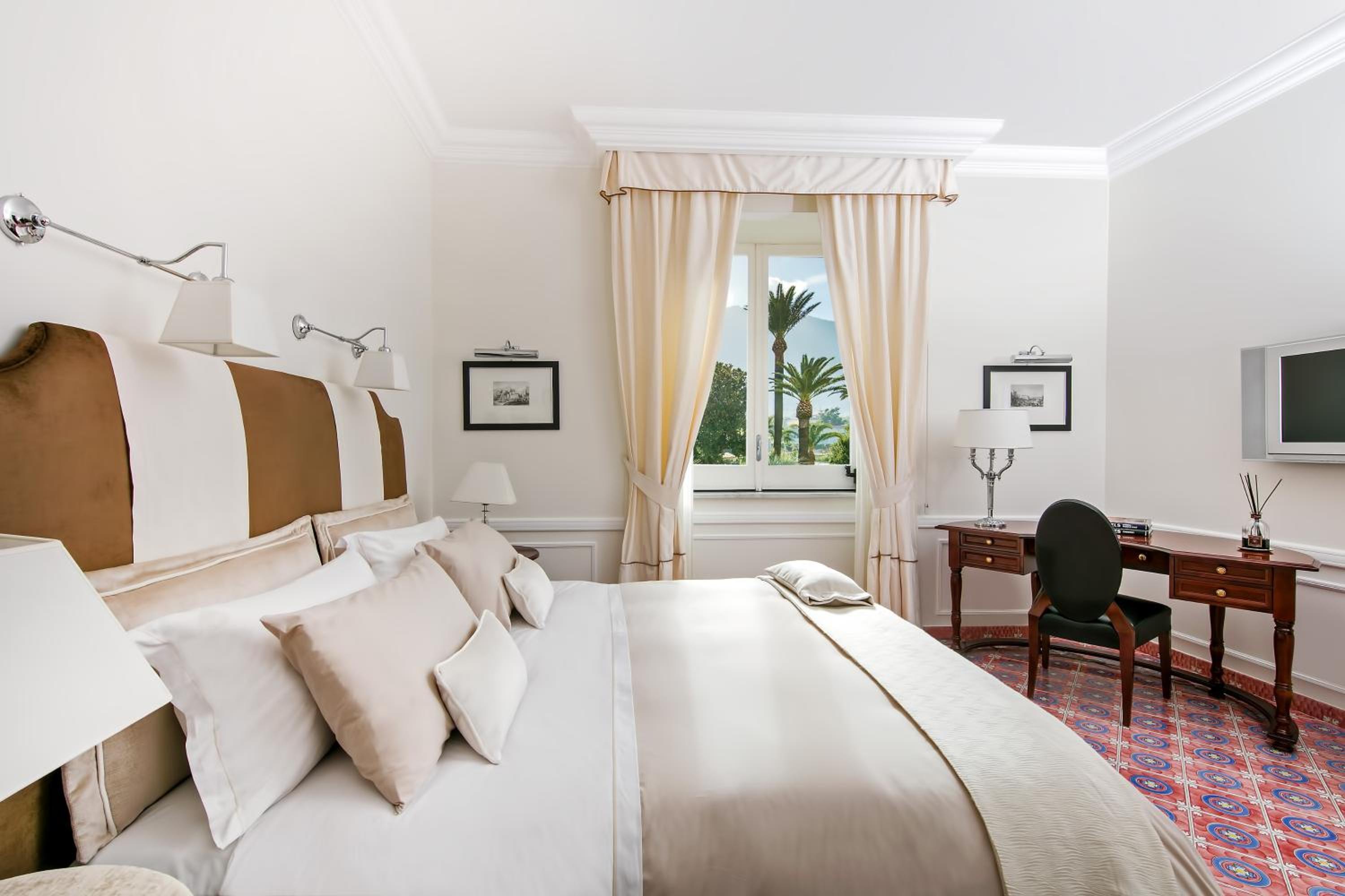 Deluxe Double or Twin Room - Photo 6