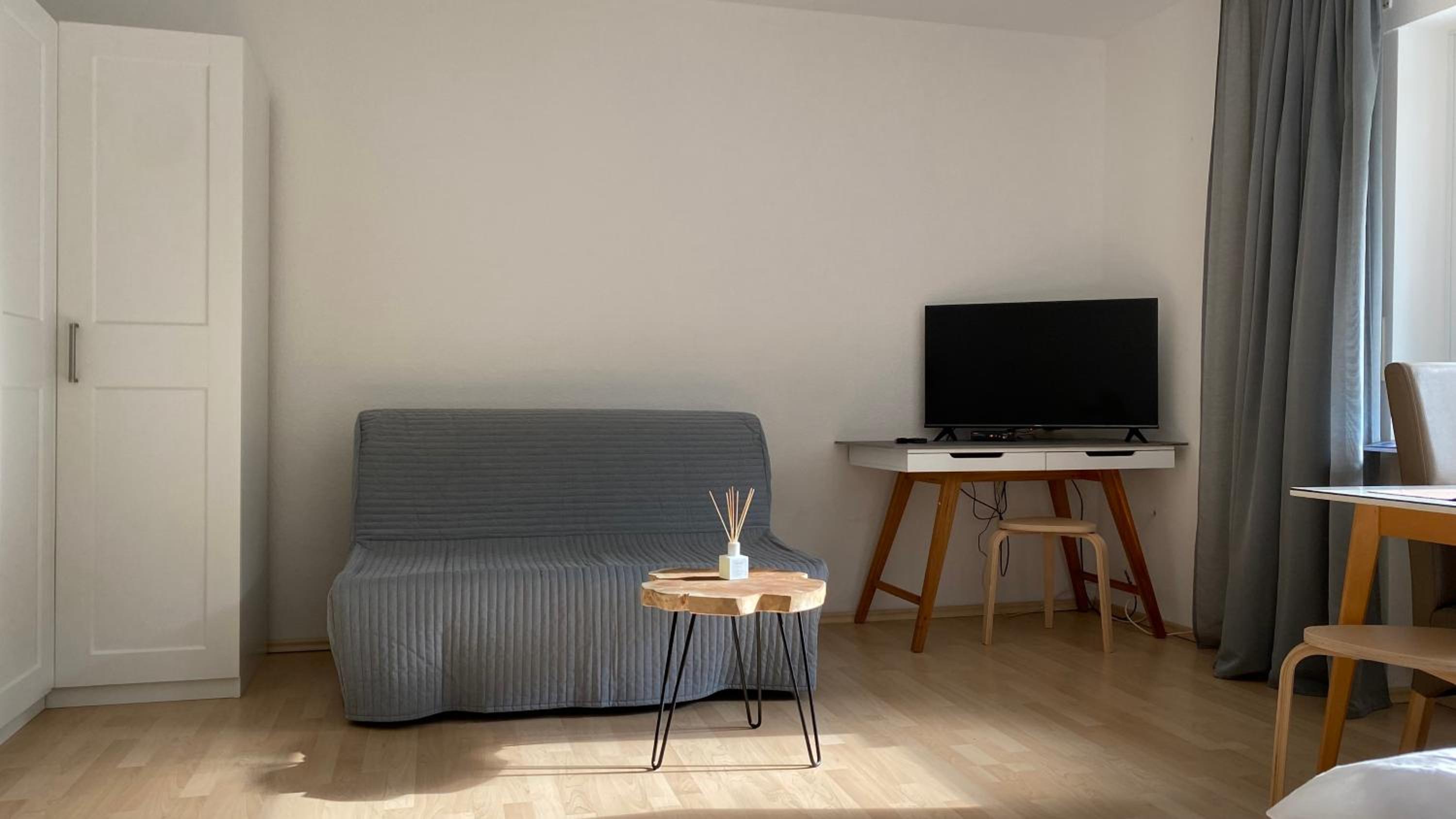 One-Bedroom Apartment photo 1