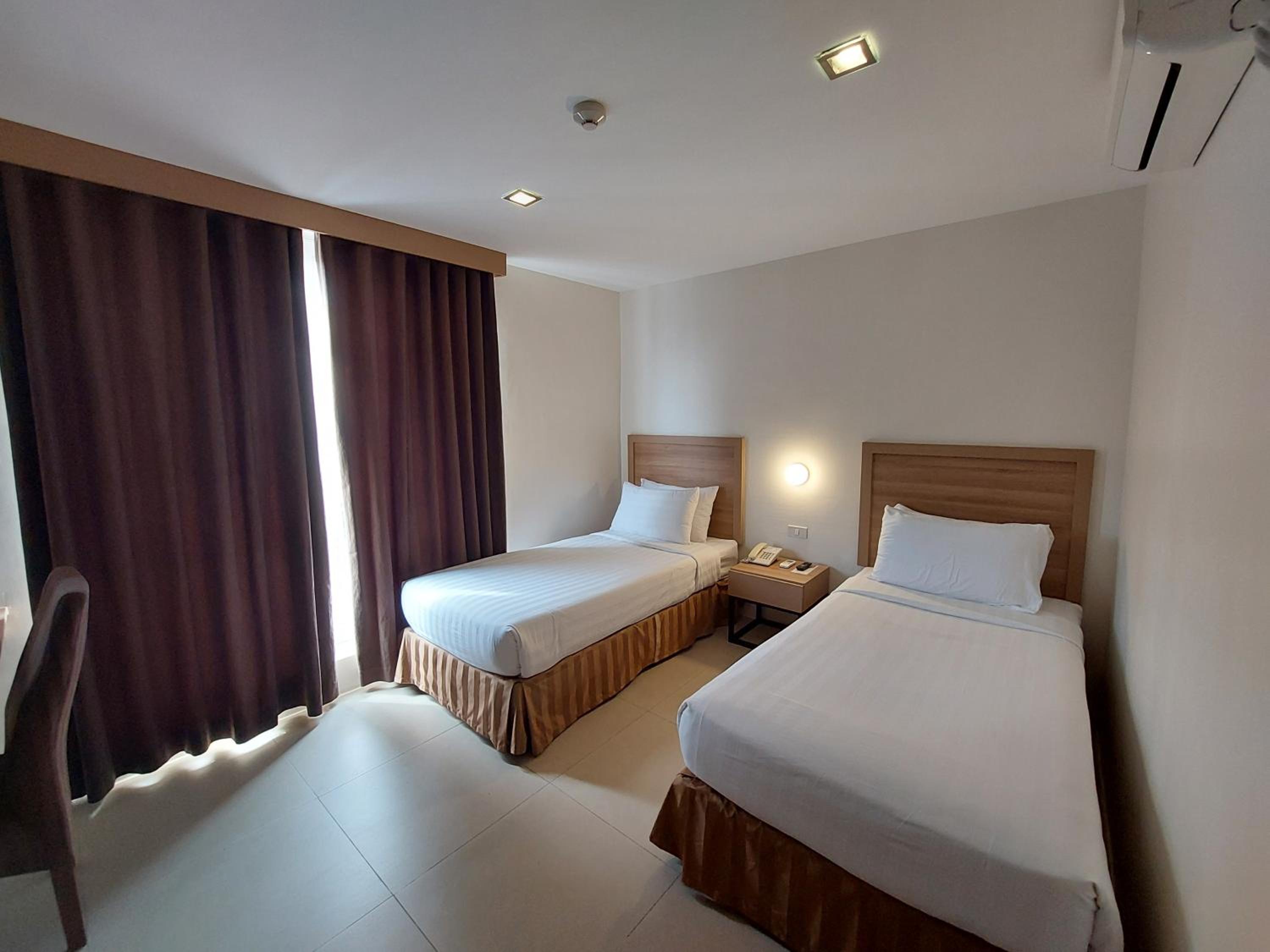 Deluxe Twin Room - Photo 2