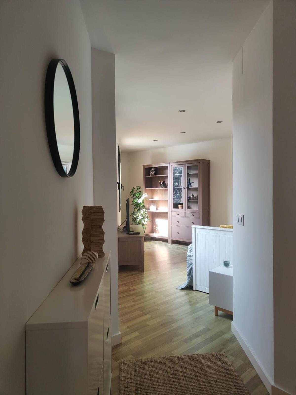 Apartamento de Dos Dormitorios con Vista a la Piscina
