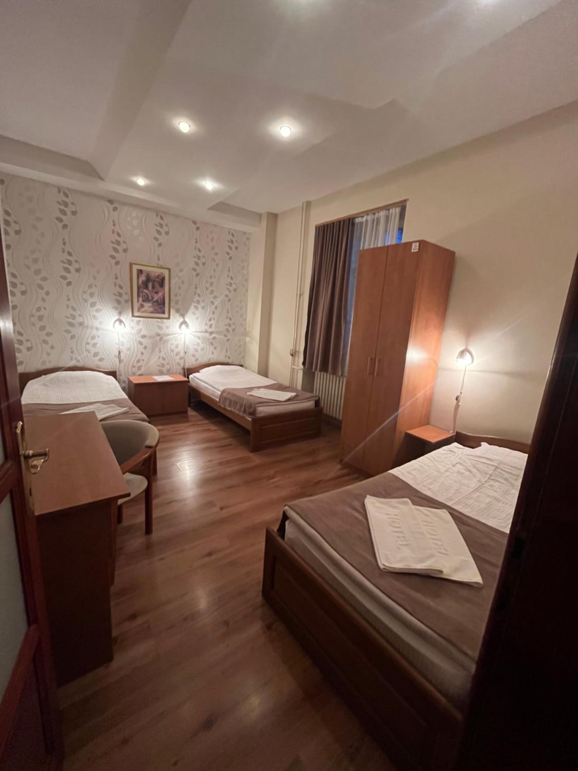 Basic Triple Room - Photo 1