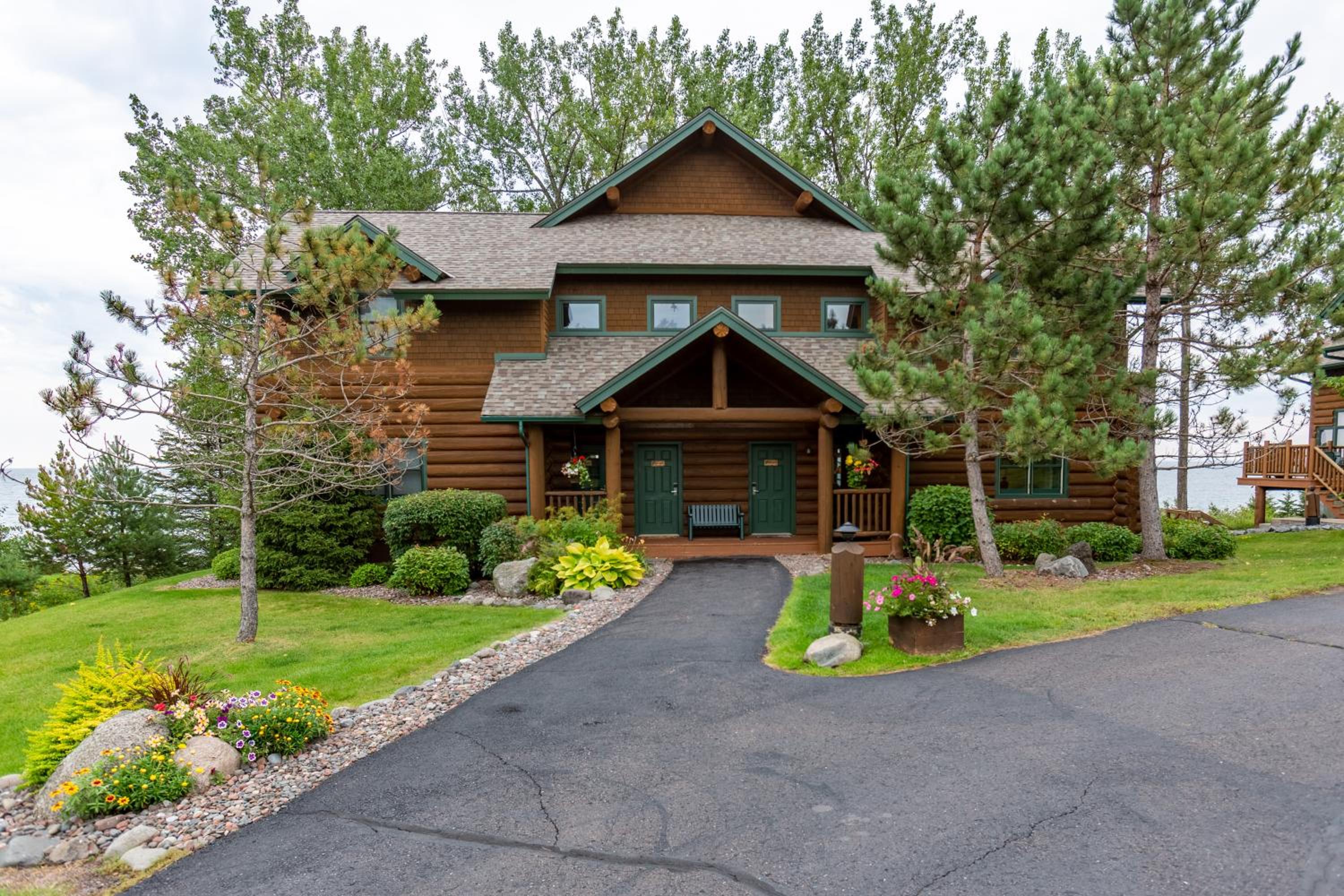 Log Home Suite with Lake View photo 2
