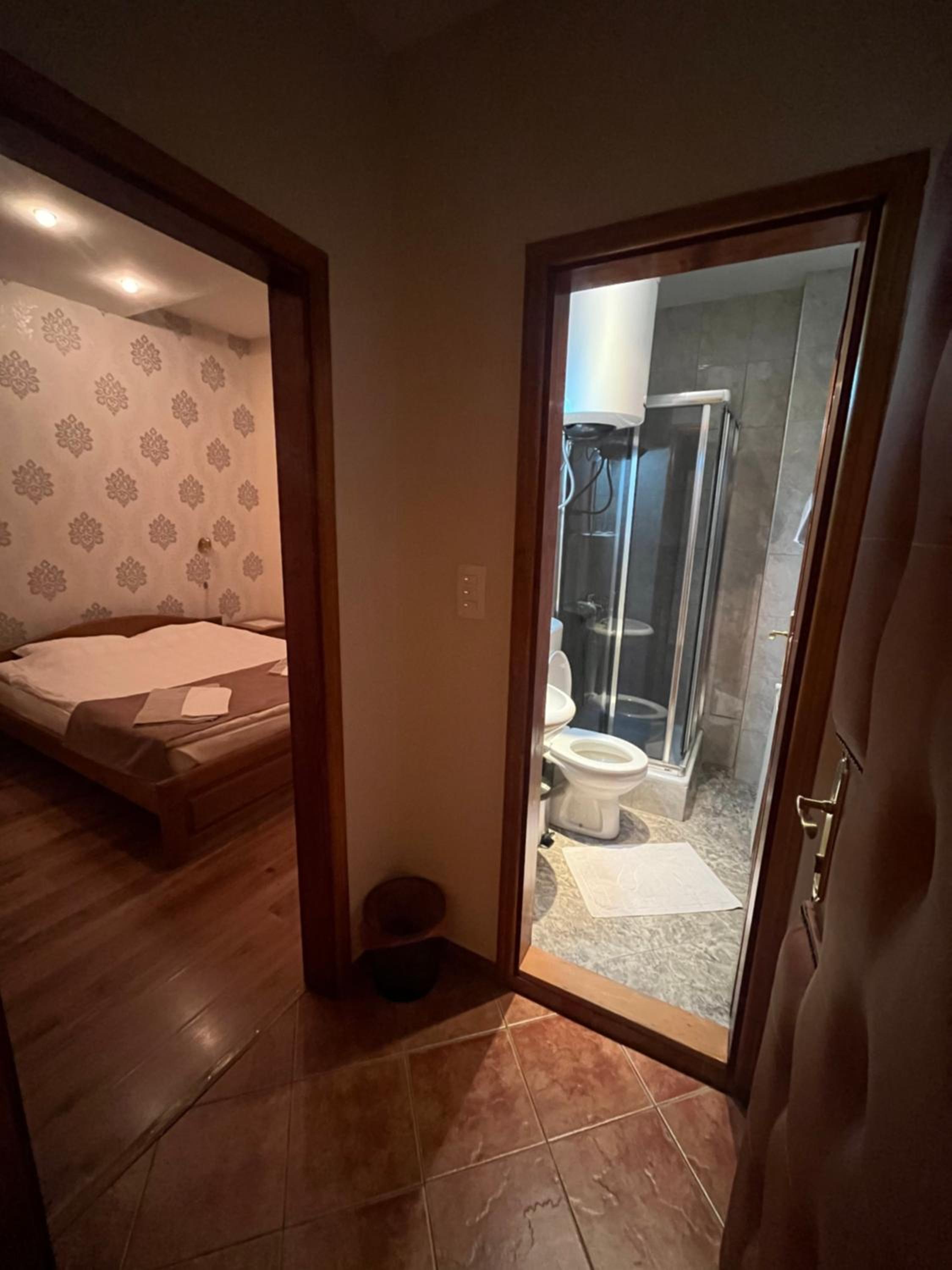 Double Room - Photo 2