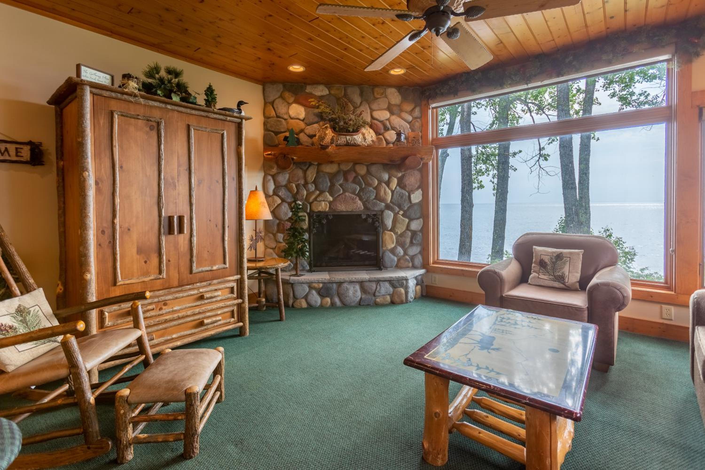 One-Bedroom Log Home photo 2