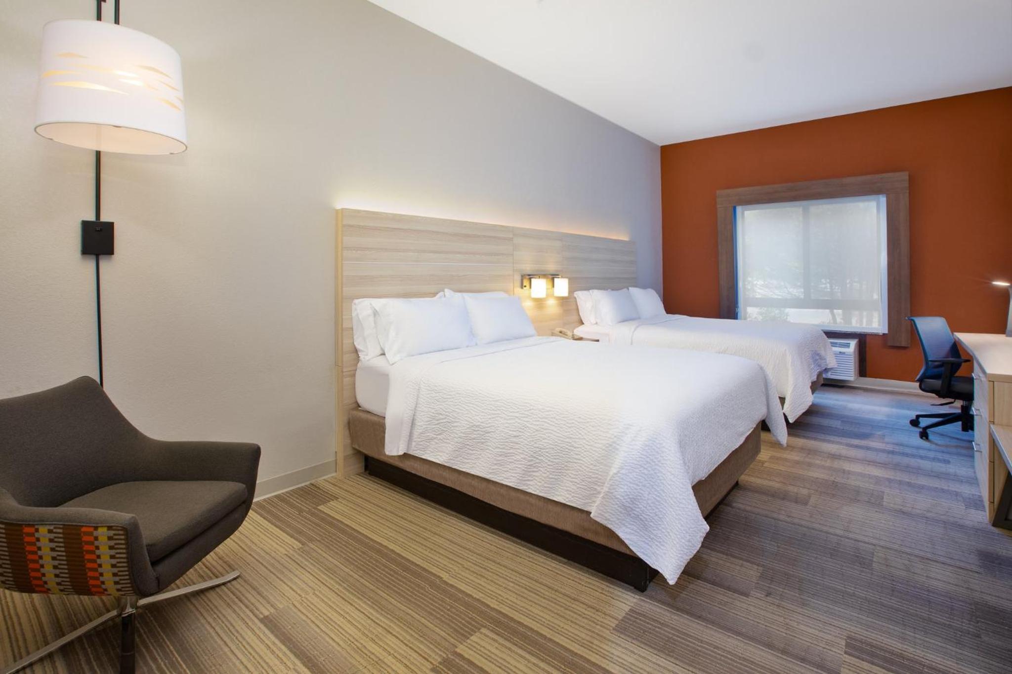 Standard Queen Room with Two Queen Beds and Mobility Accessible Roll-In Shower - Photo 3