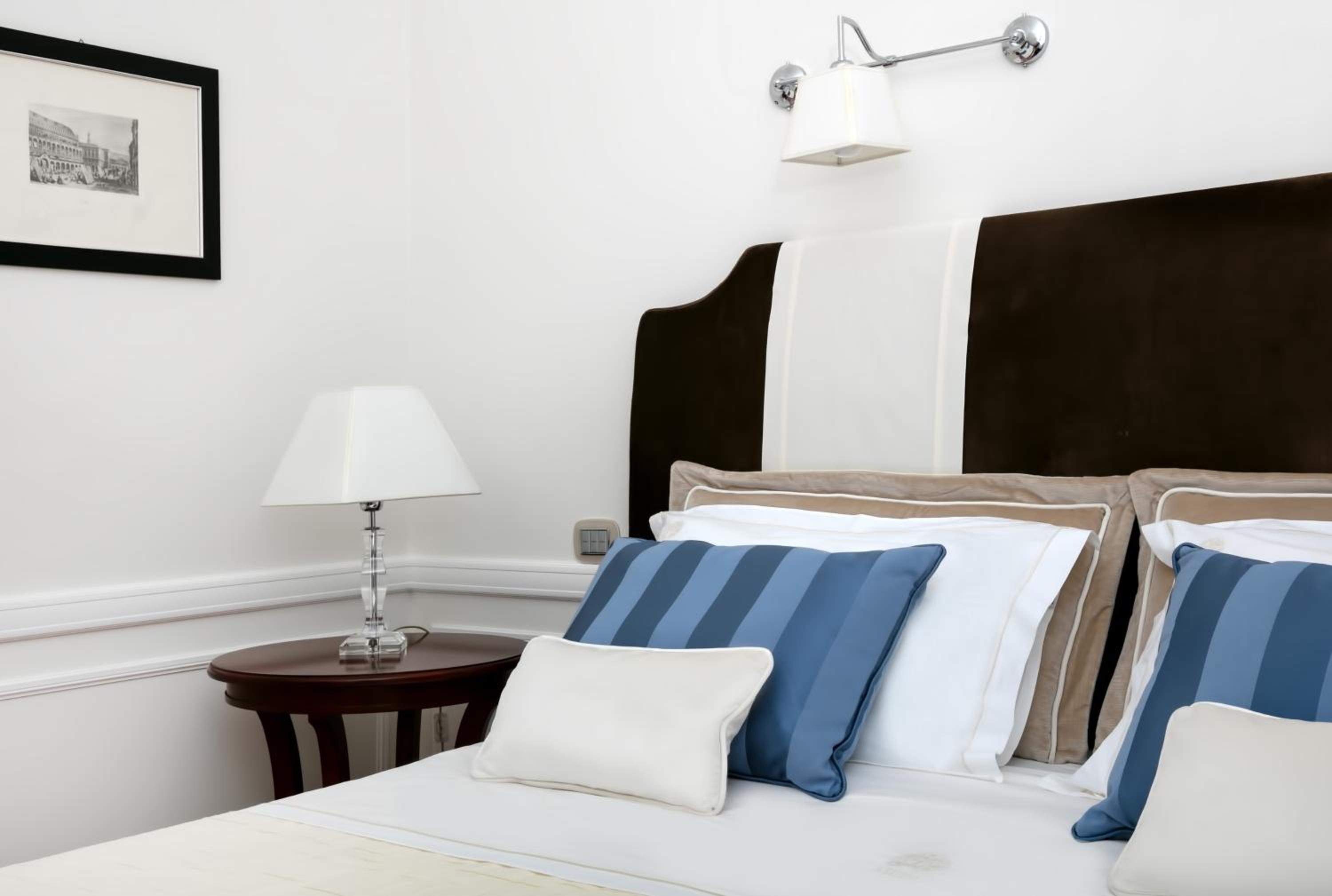 Double or Twin Room - Photo 5