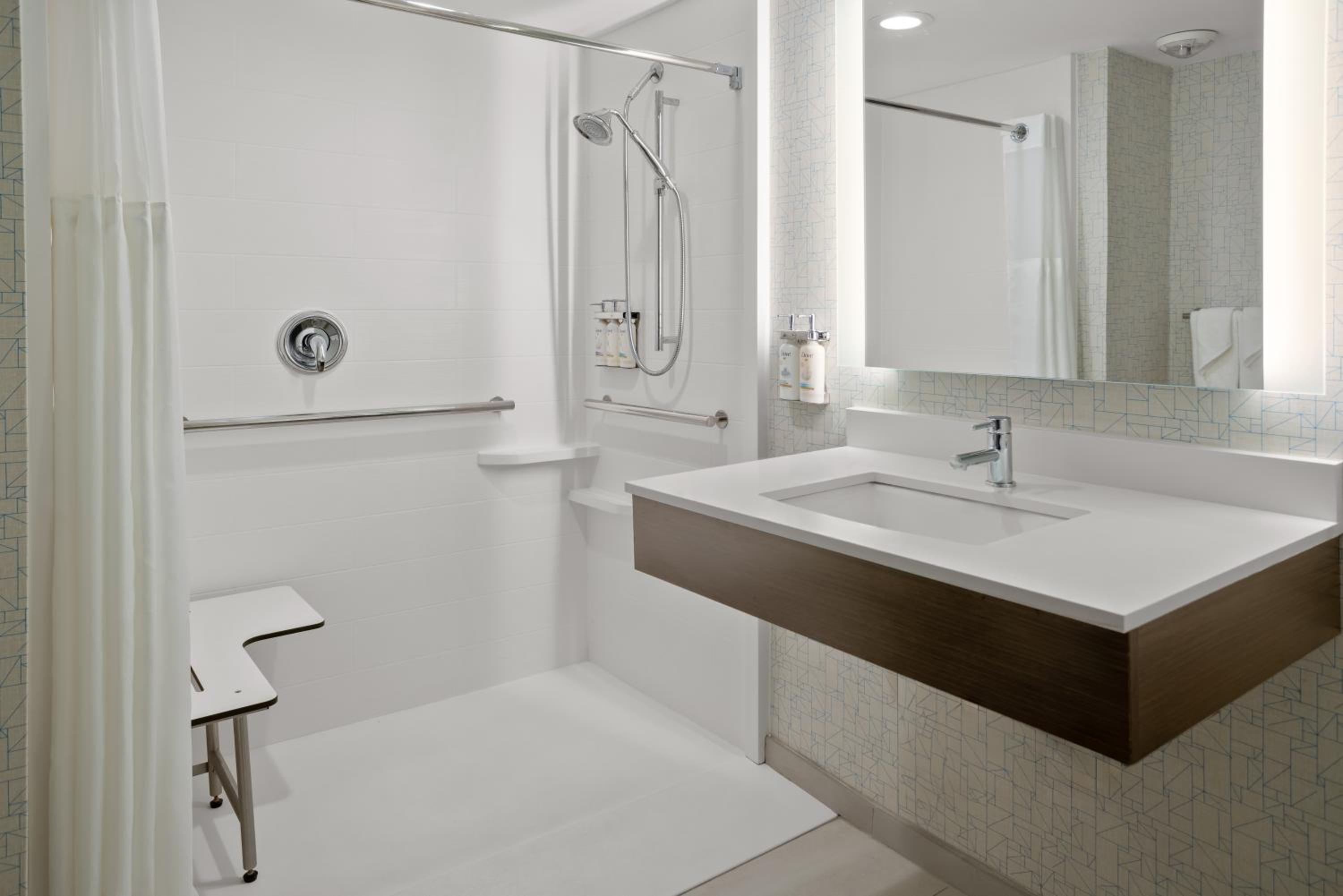 King Room - Mobility Access/Hearing Accessible - Photo 2