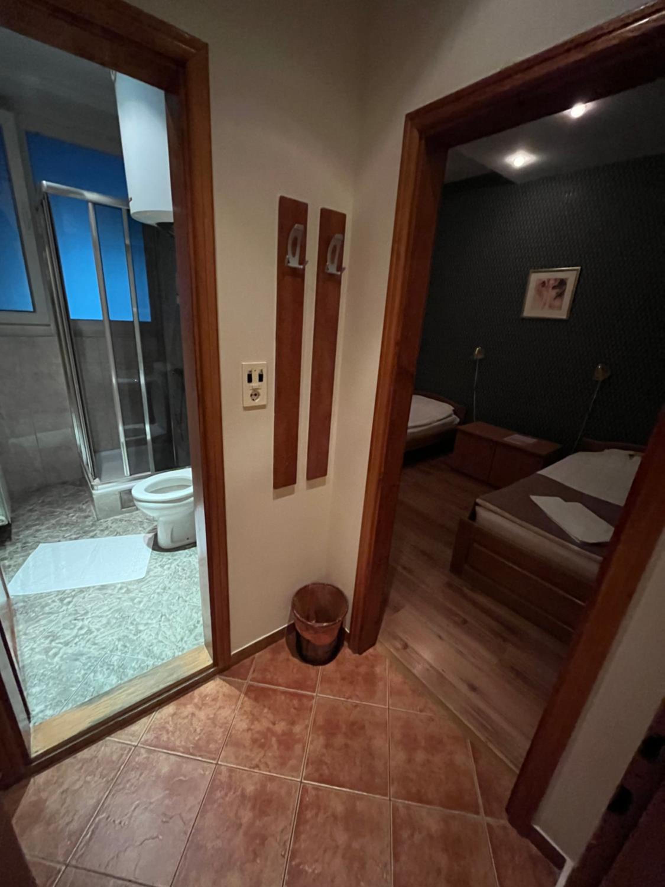 Standard Twin Room - Photo 2