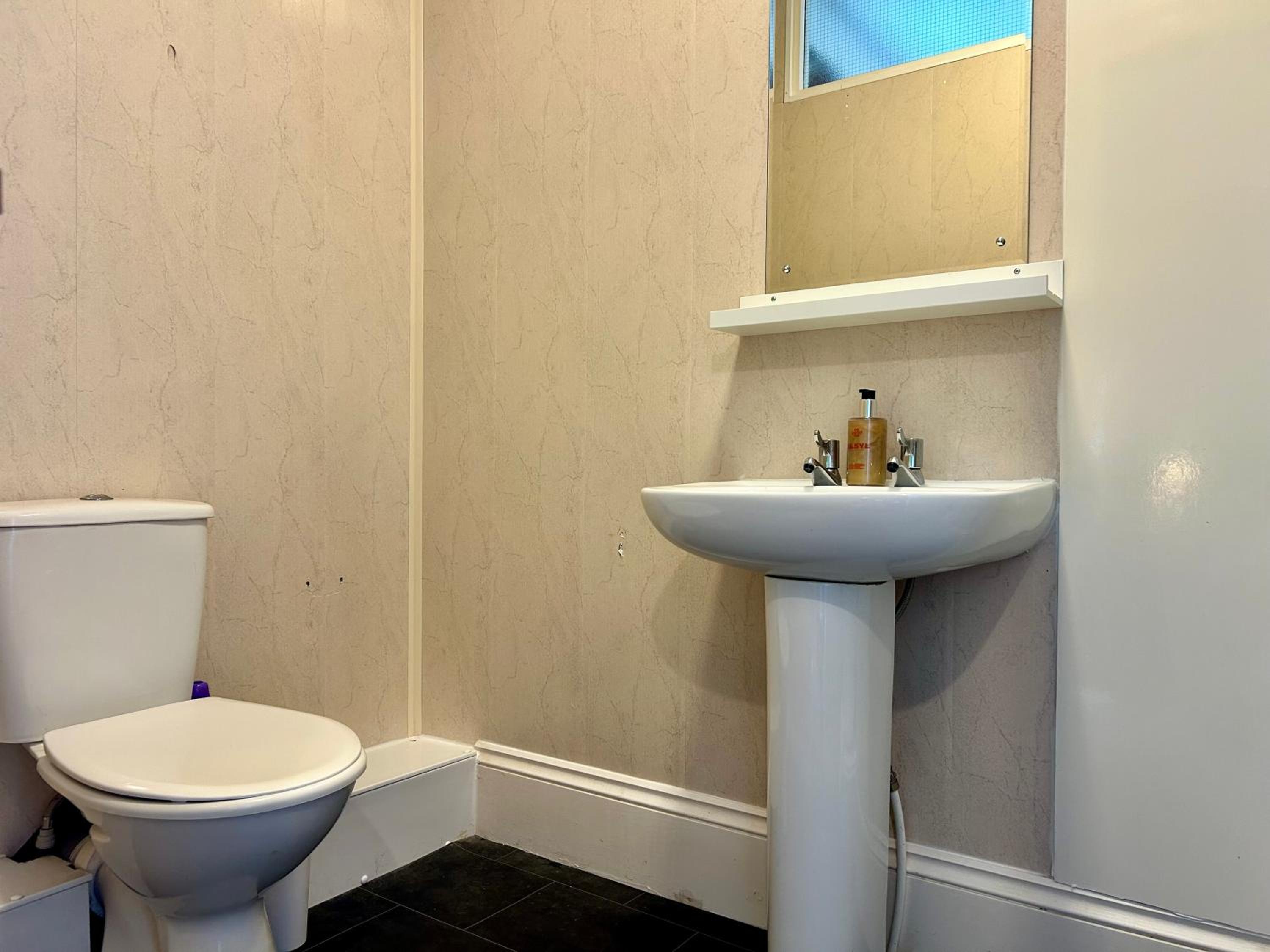 Double Room with Private Bathroom photo 3