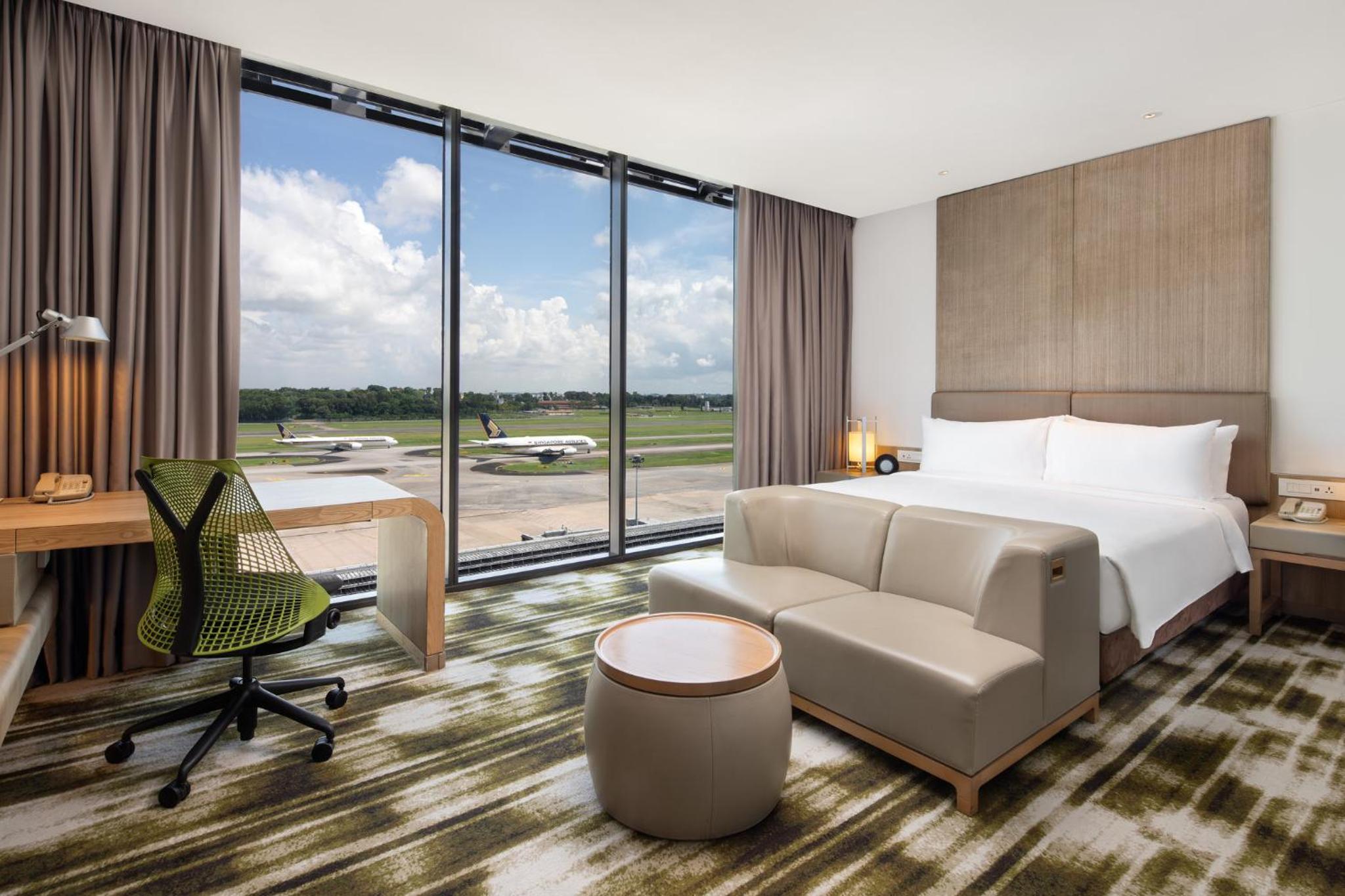 1 King Bed Standard Runway View