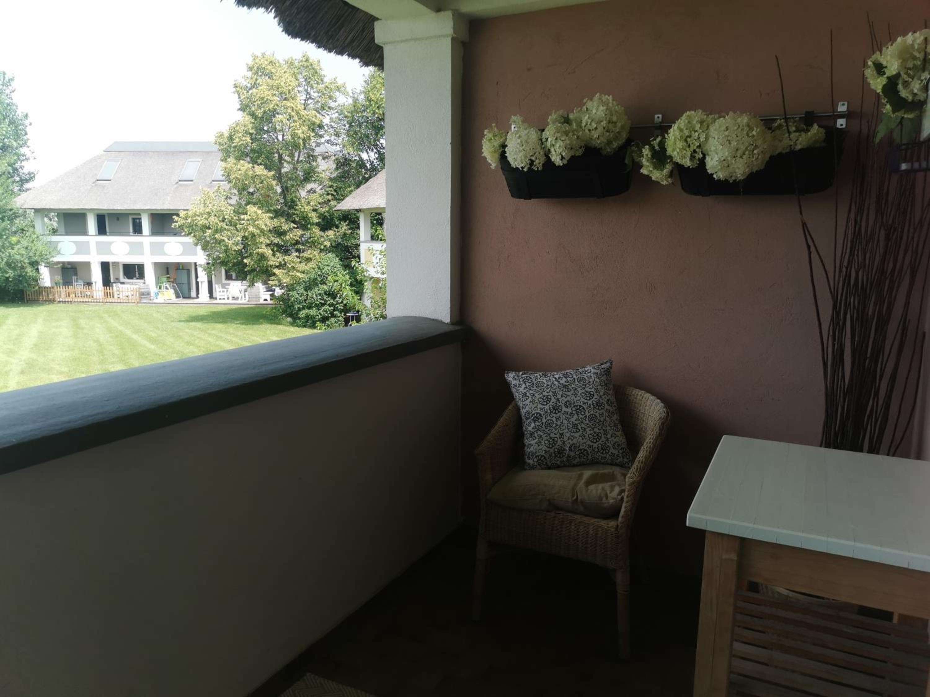 One-Bedroom Apartment with Lake View photo 3