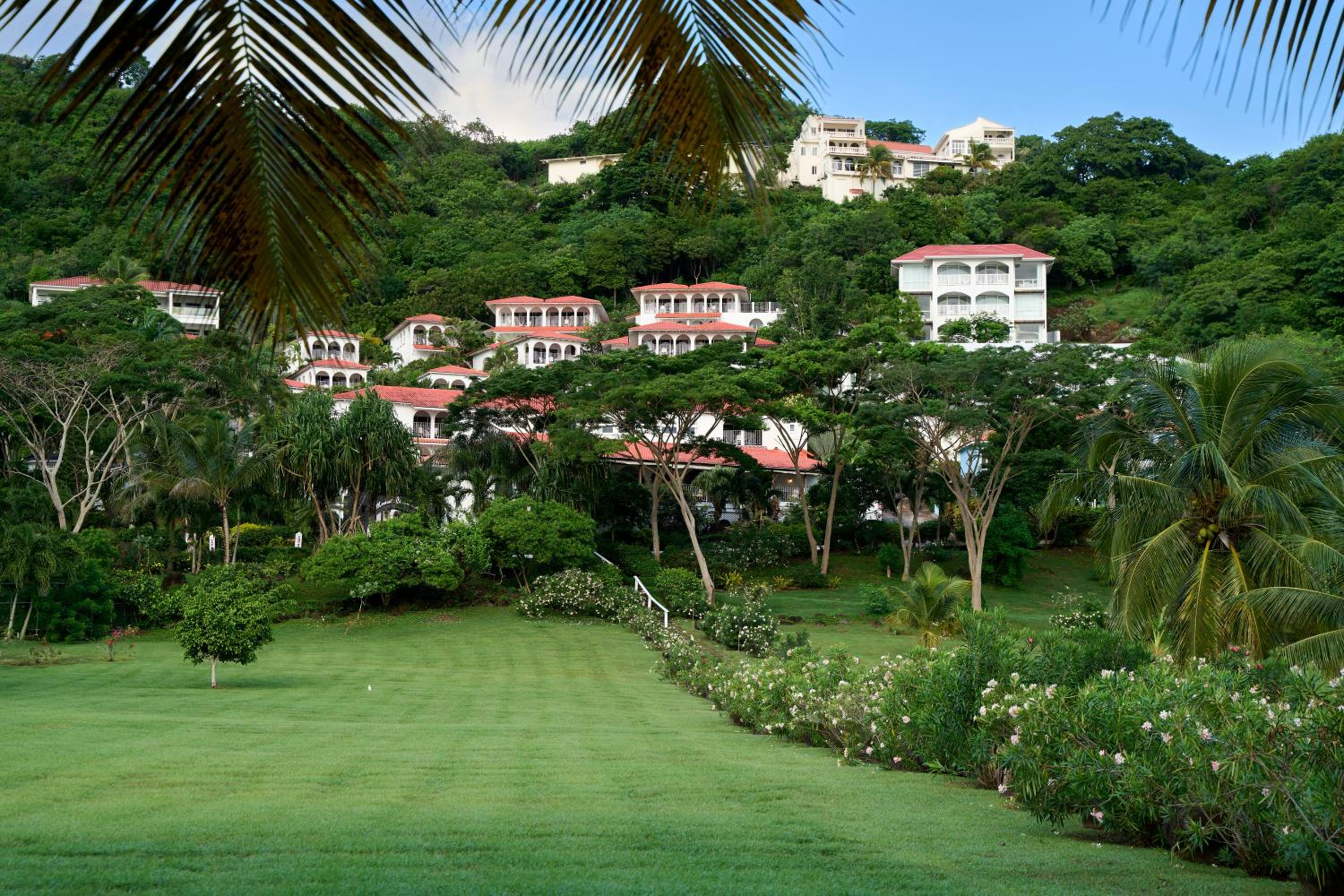 Hacienda Suites - Photo 4