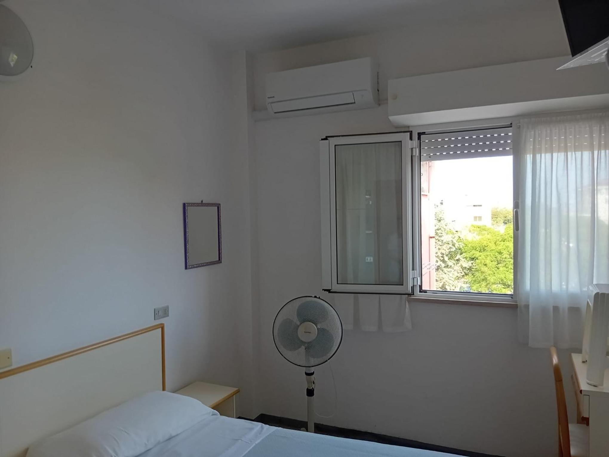 Standard Double or Twin Room photo 1