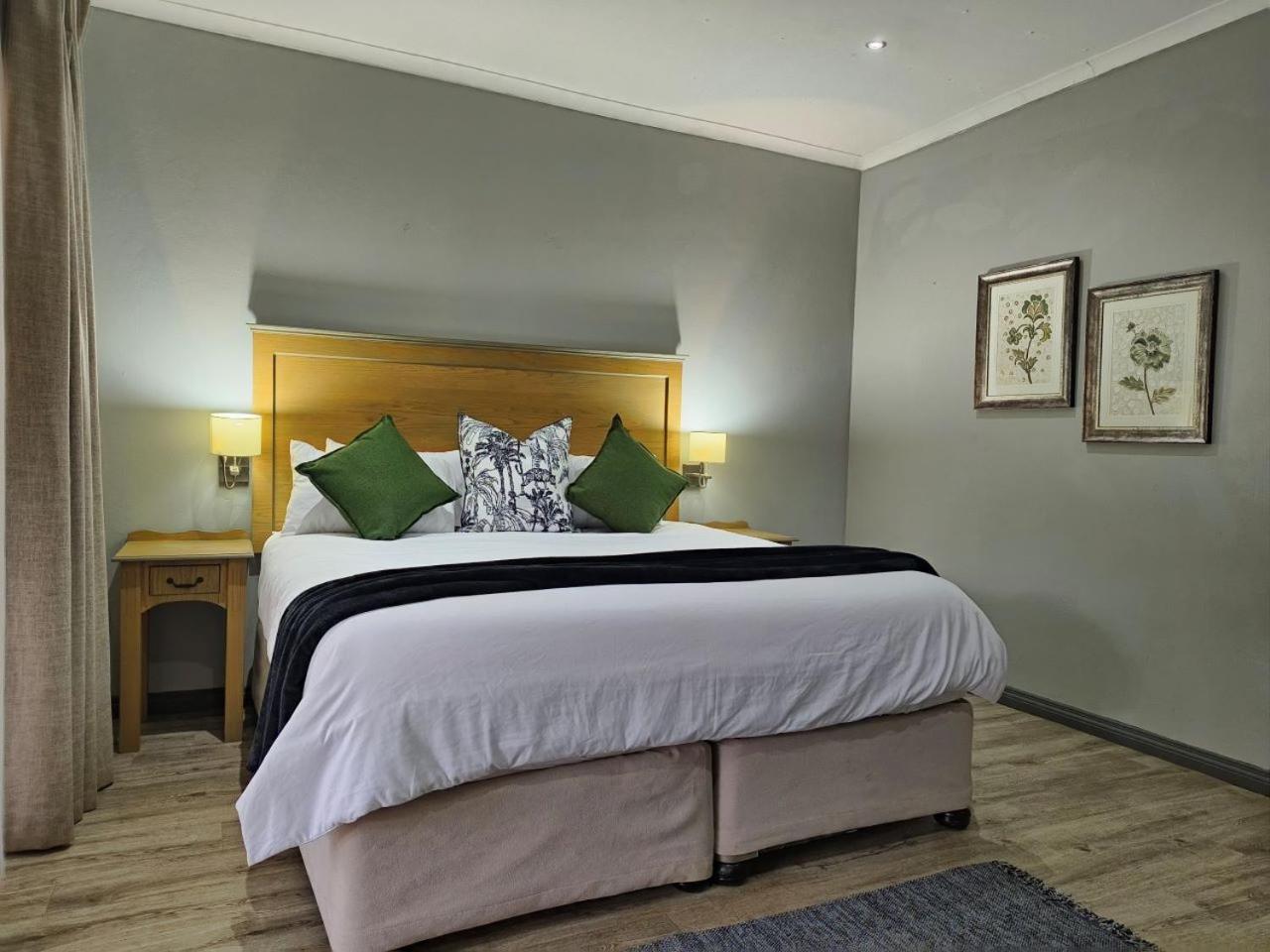 Deluxe Double Or Twin Room With Garden View photo 3