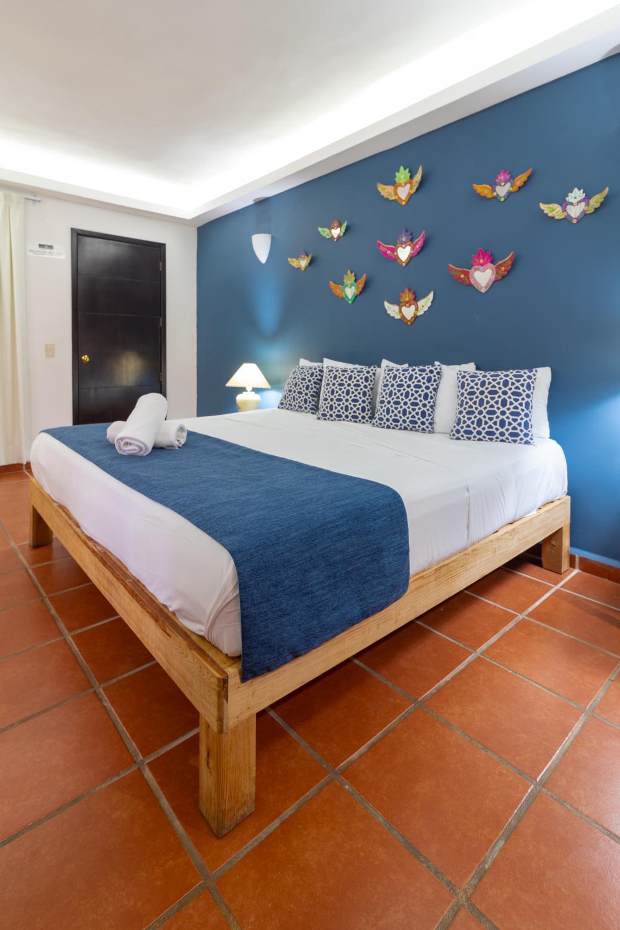 1 Bedroom grand suite with balcony - Photo 1