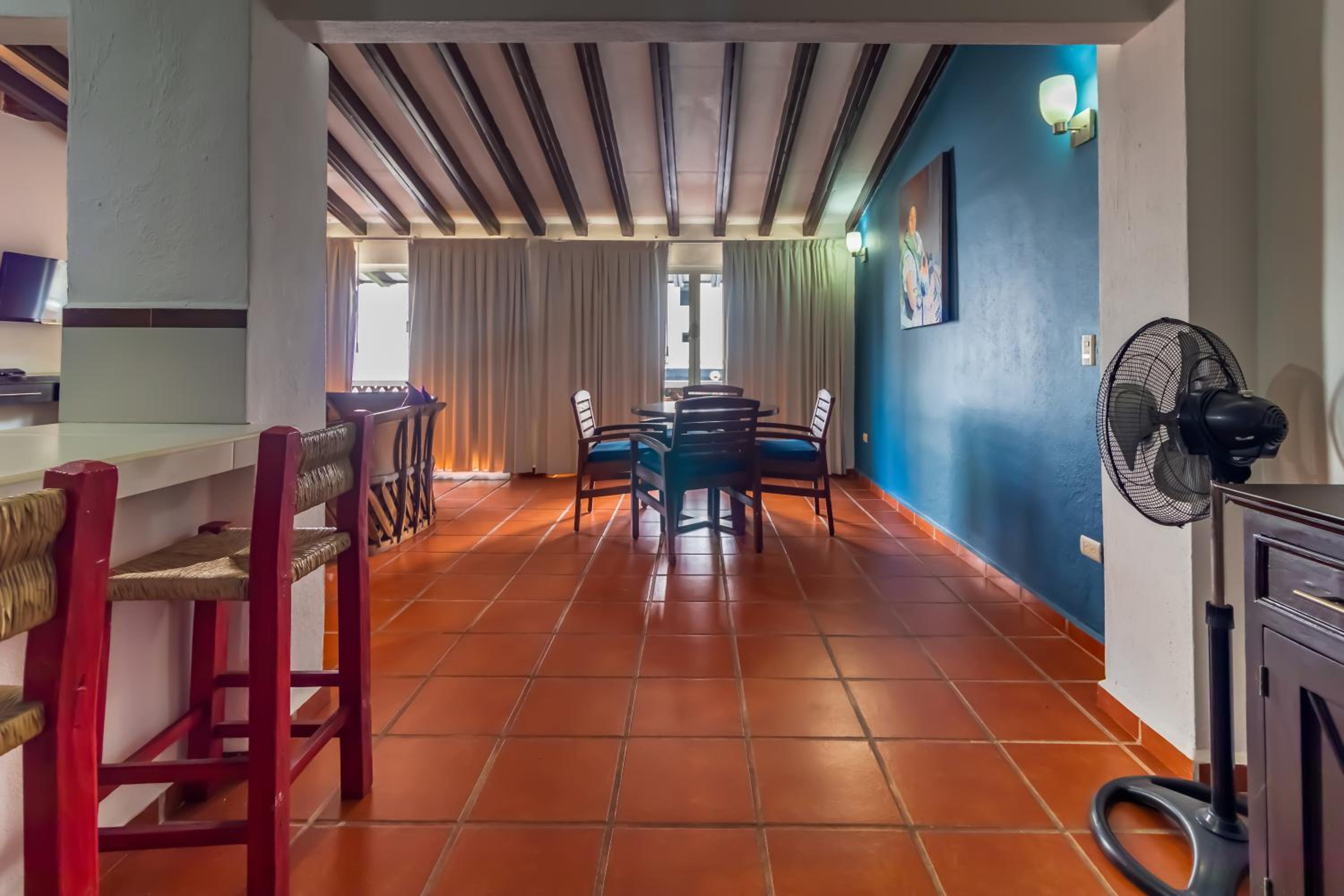 1 Bedroom grand suite with balcony - Photo 18