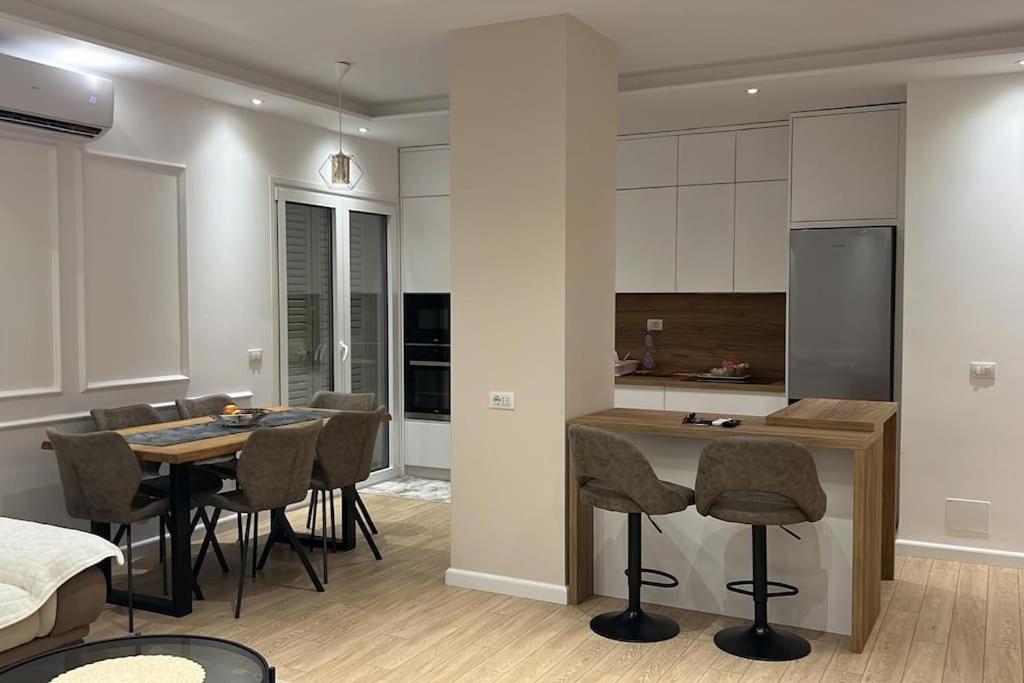 Two-Bedroom Apartment With Balcony And Terrace photo 2