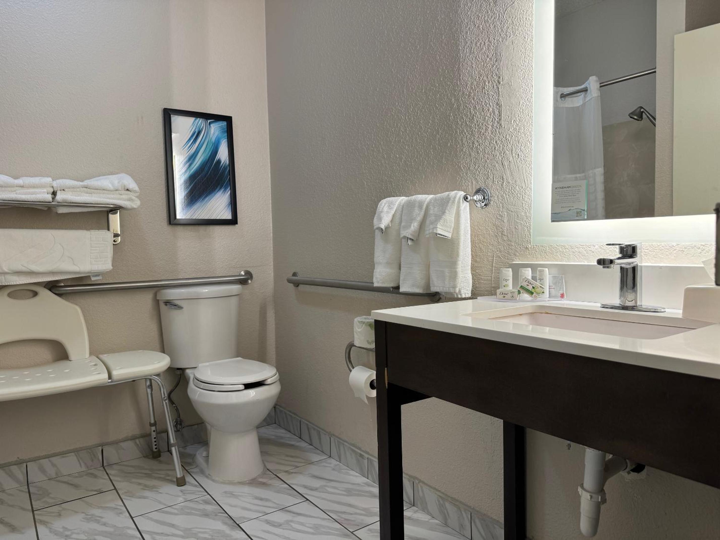 2 Queen Beds, Mobility Accessible Room, Bathtub w/ Grab Bars, Non-Smoking - Photo 4