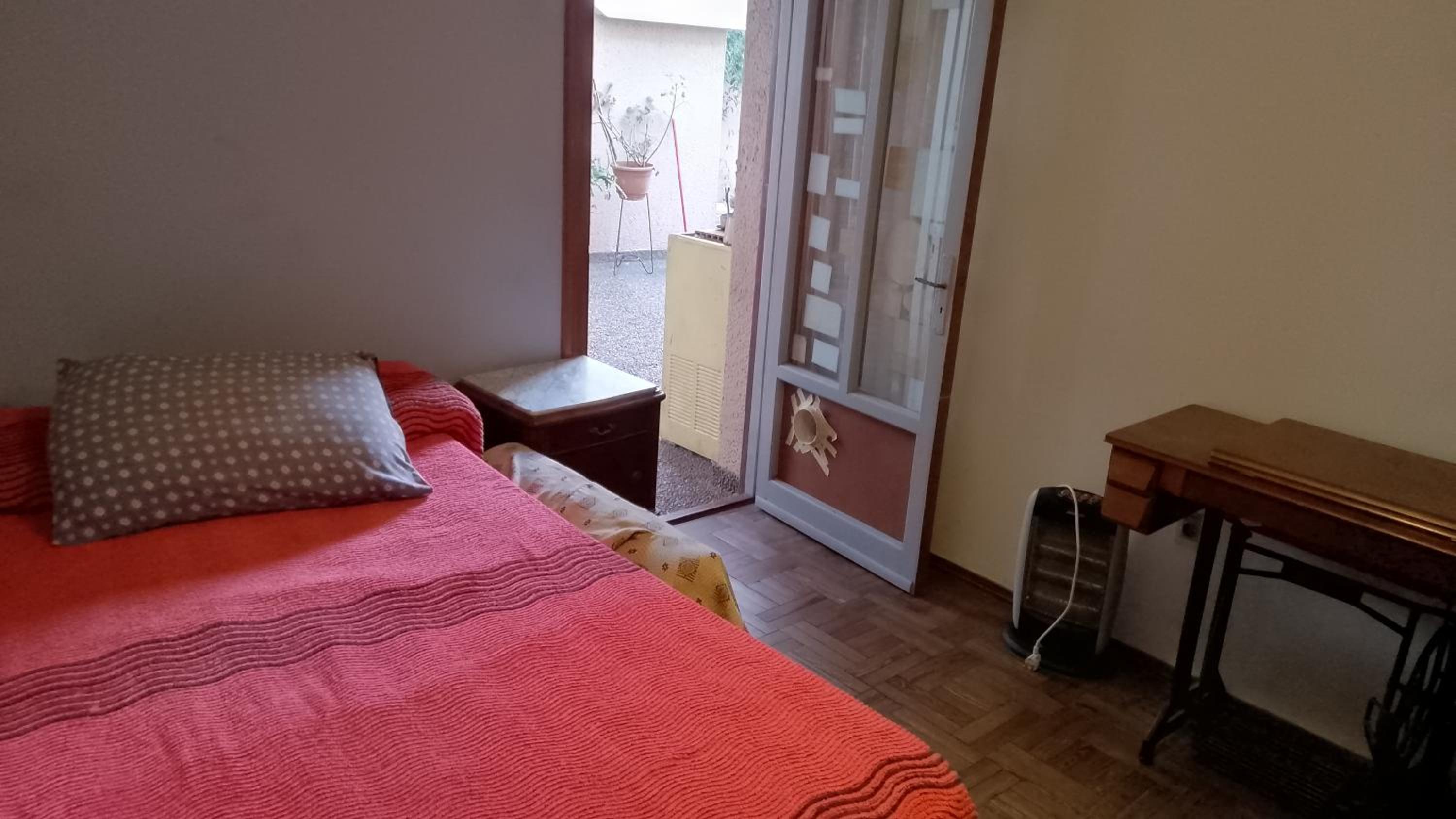 Standard Single Room With Shared Bathroom photo 2