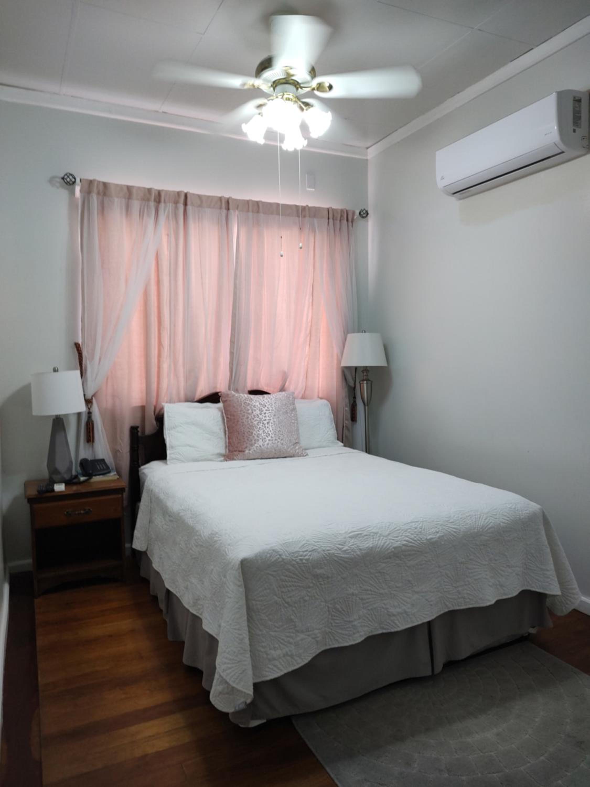 Superior Queen Room with Living Room (Lobby Entrance) - Photo 1