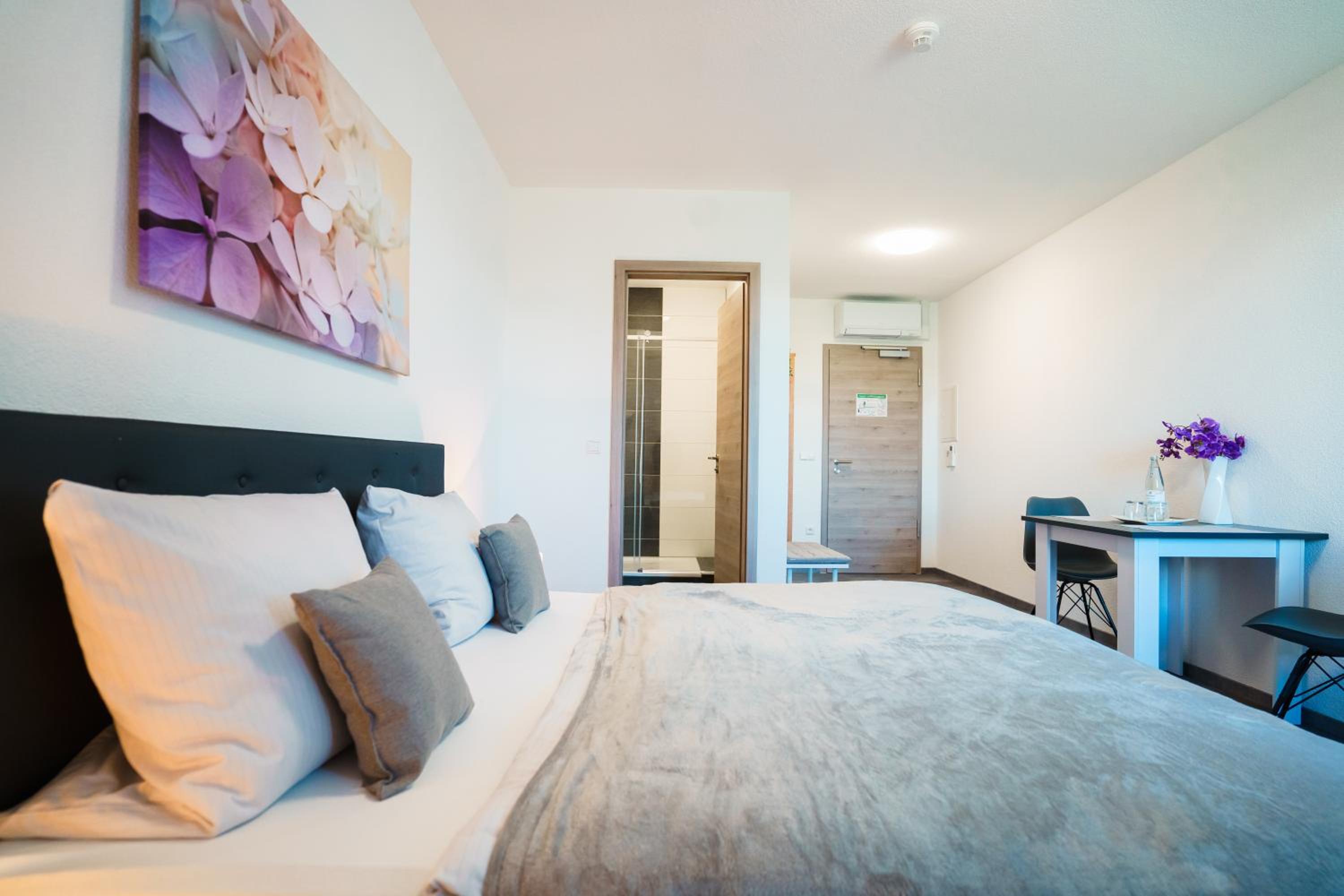 Large Double Room photo 2