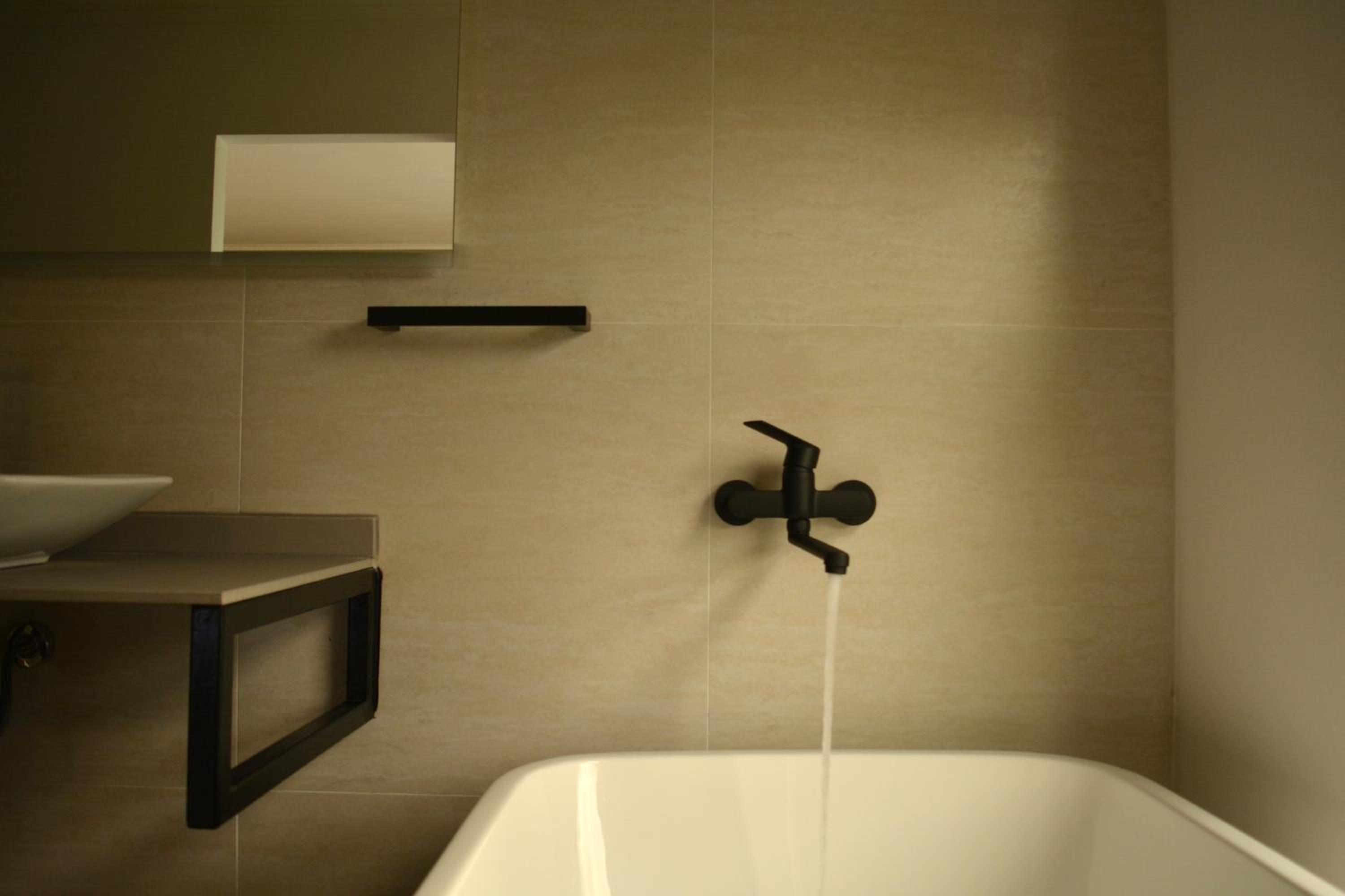 Deluxe Double Room with Bath photo 2