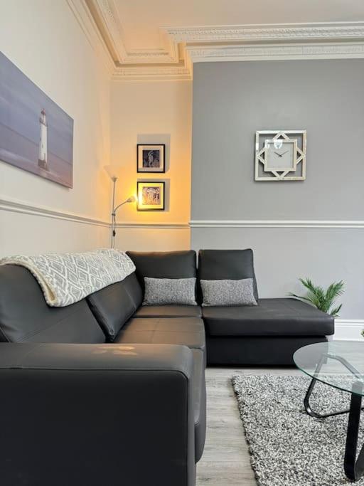 One-Bedroom Apartment photo 3