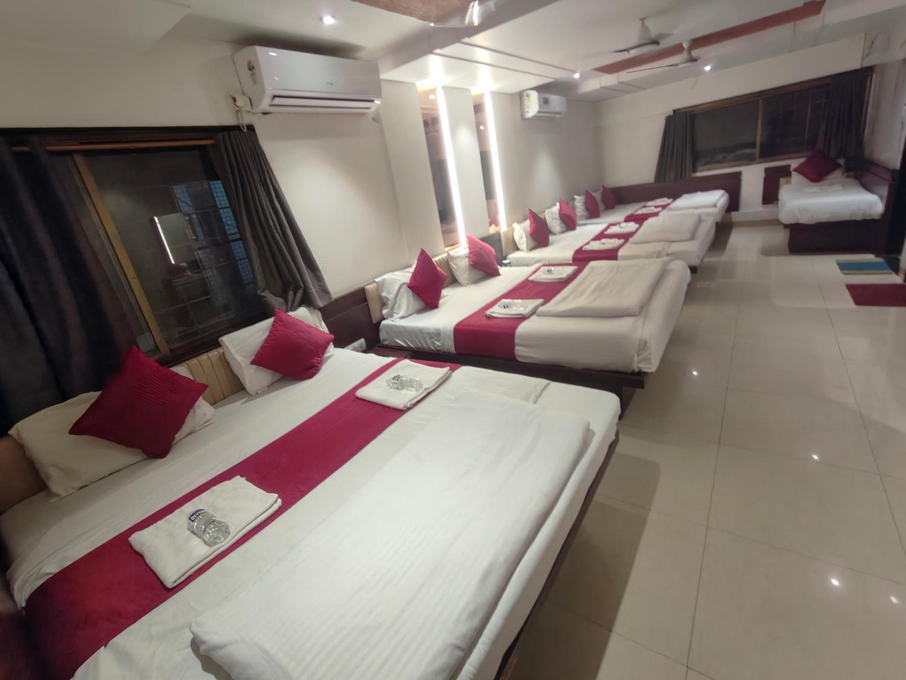9 BED ROOM NON A/C & 2 BATHROOM photo 1