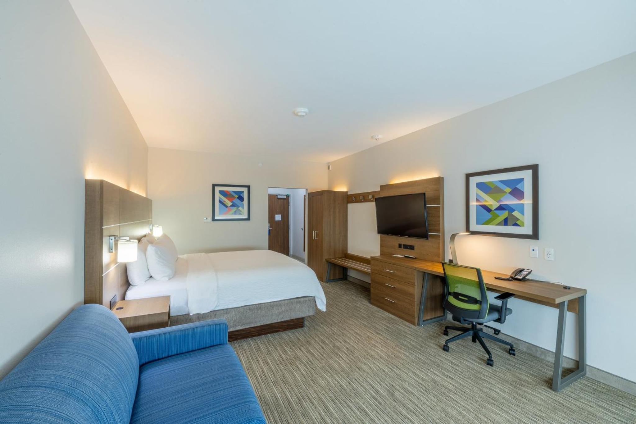 King Suite with Sofa Bed - Photo 5