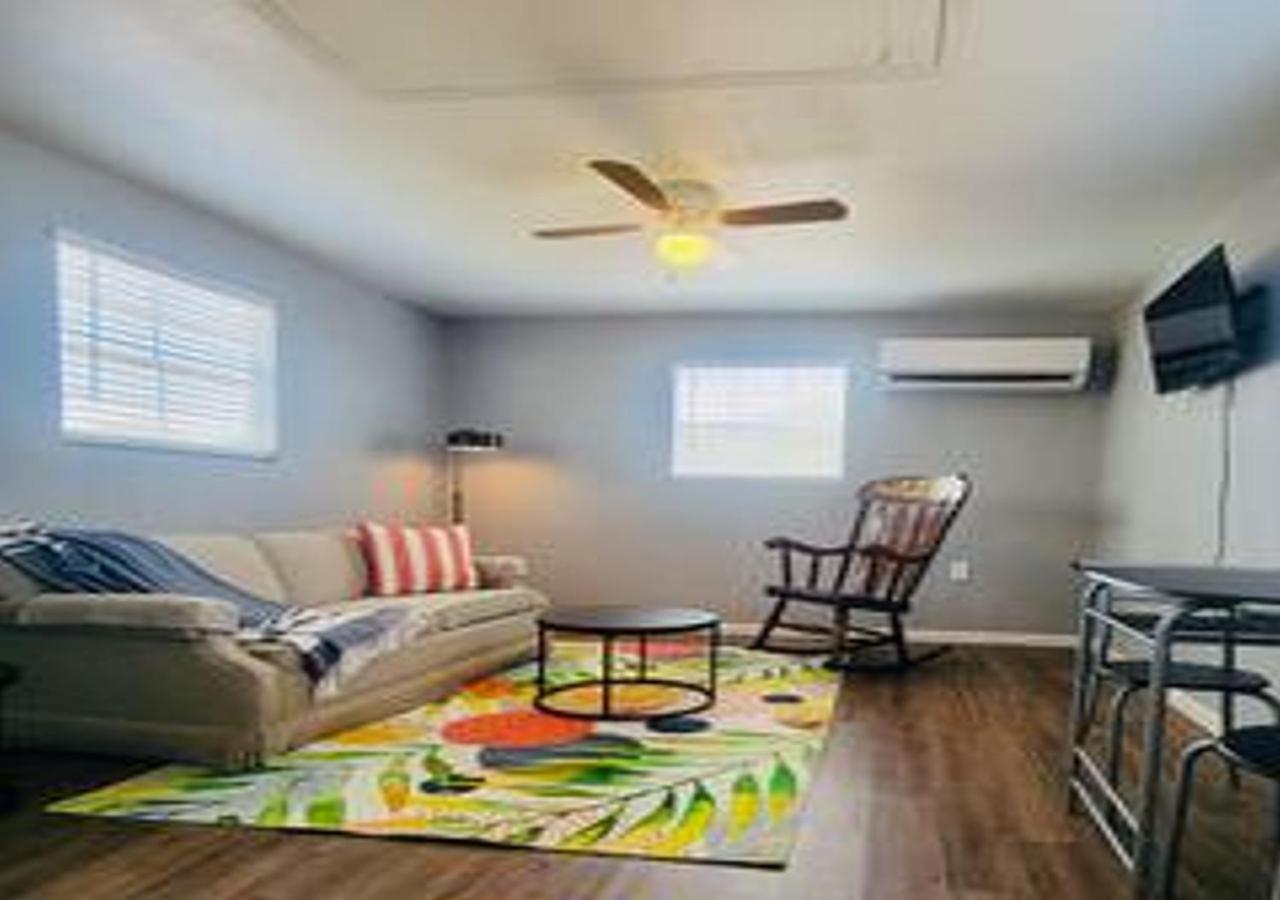 One-Bedroom House photo 1