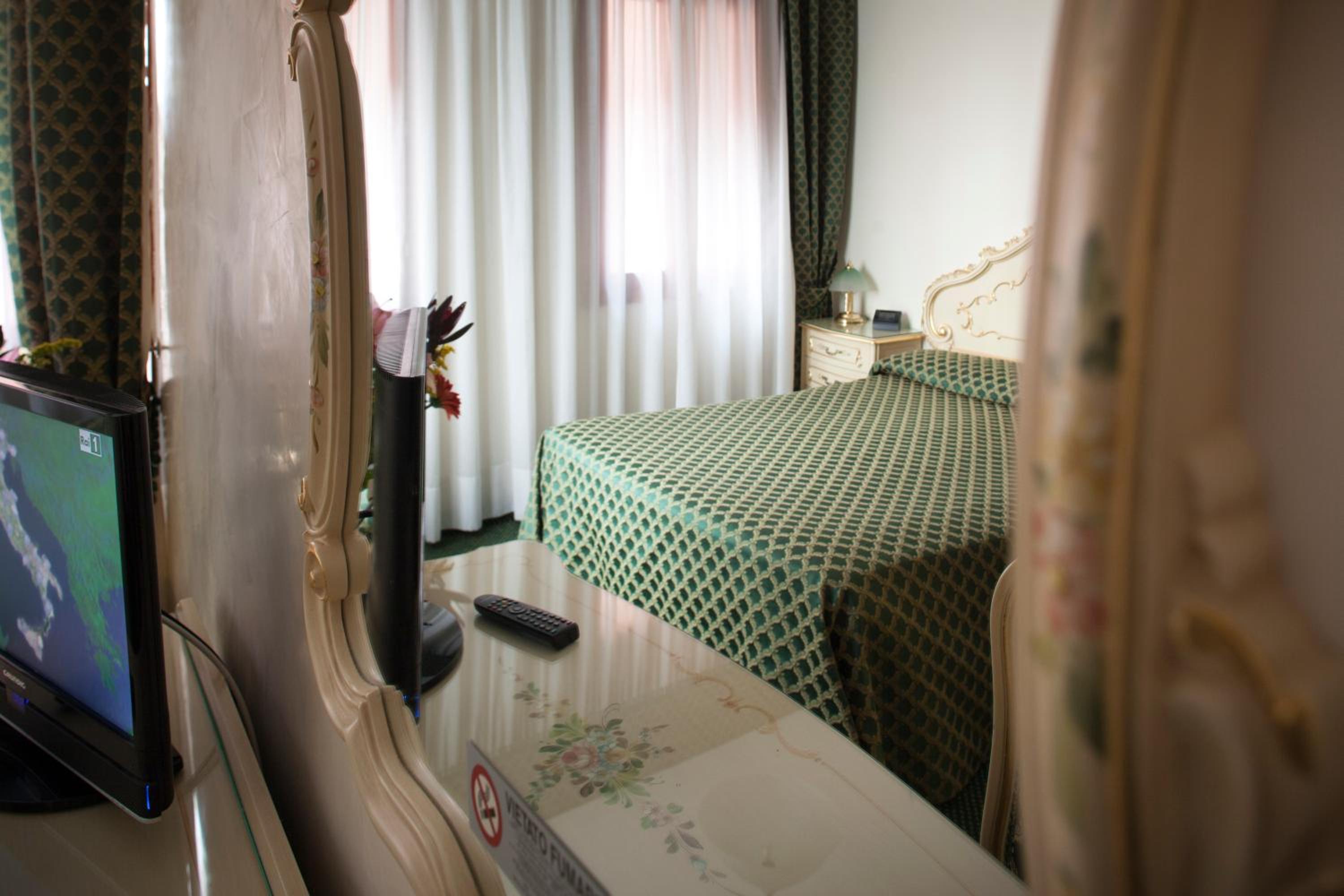 Double or Twin Room photo 2
