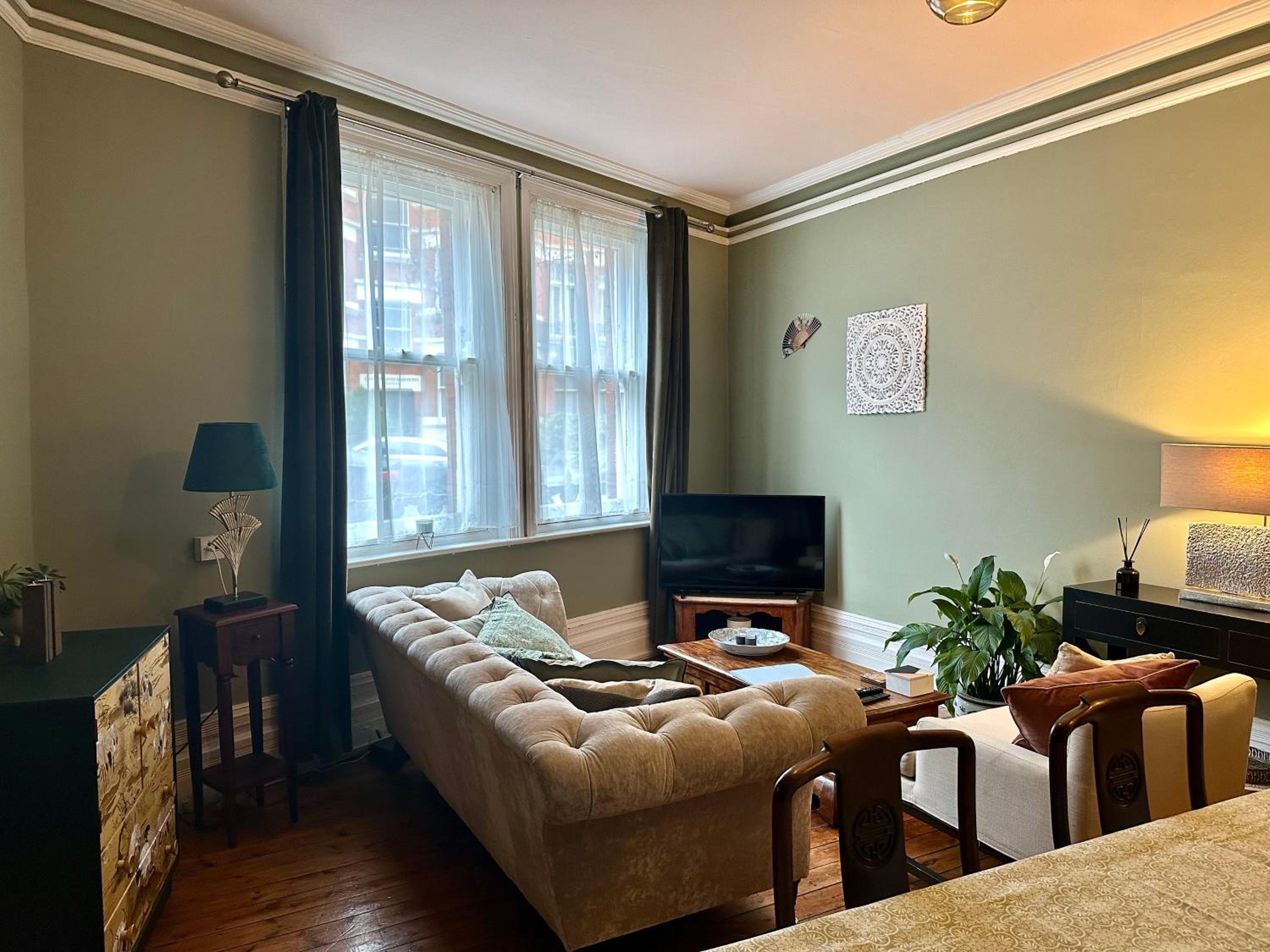 One-Bedroom Apartment photo 1