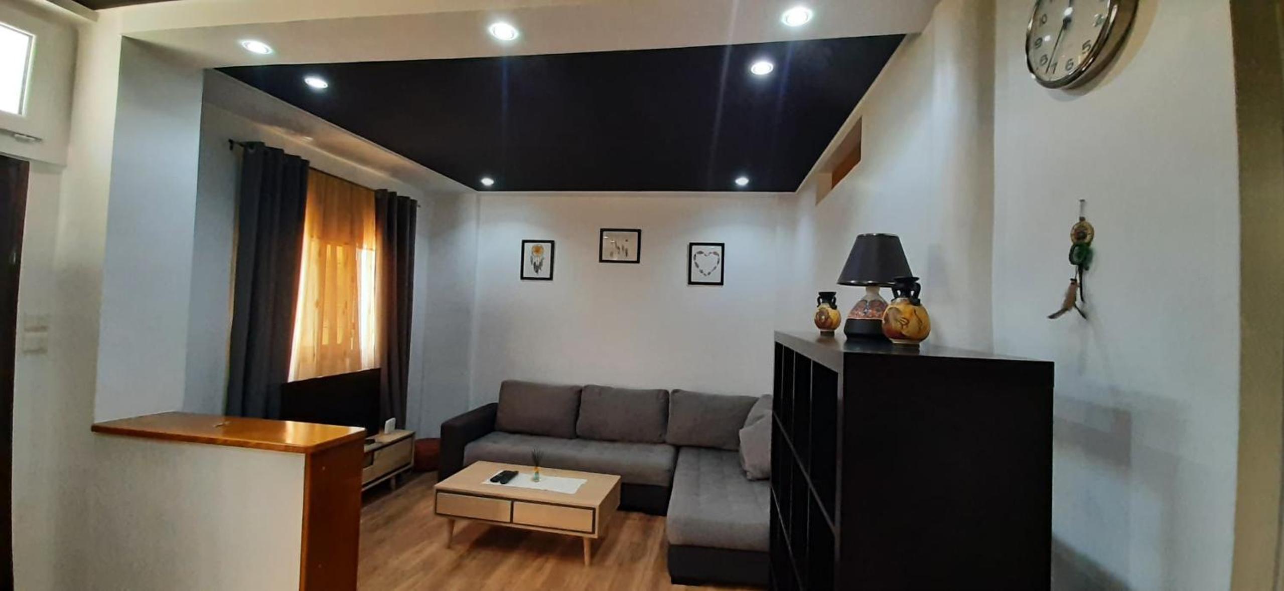 One-Bedroom House photo 1