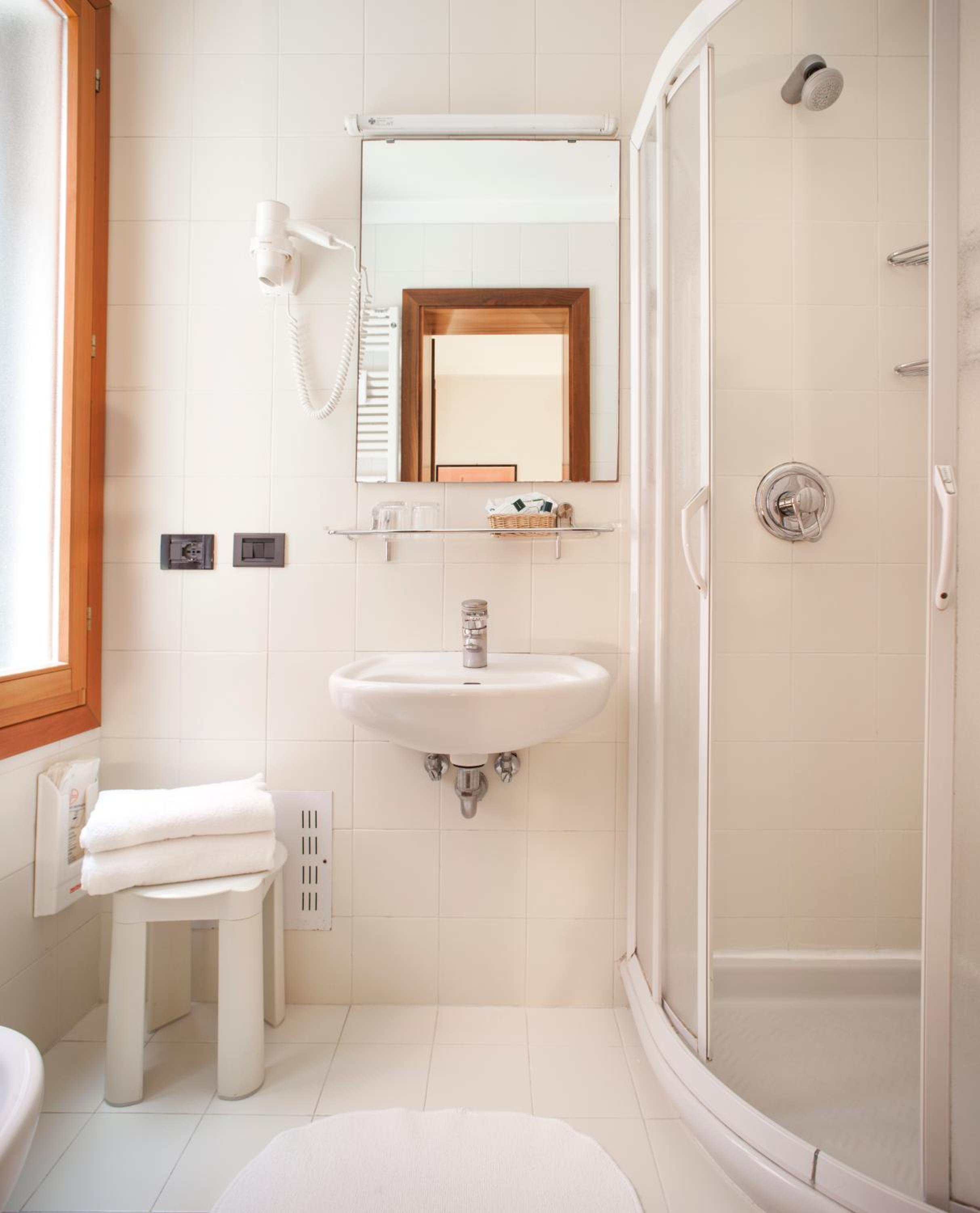 Economy Double Or Twin Room photo 2