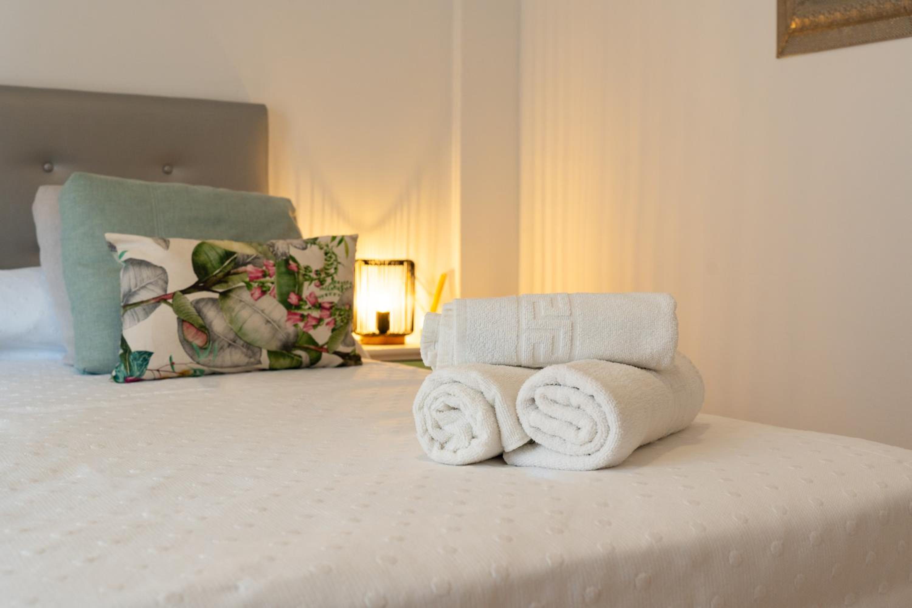 Apartamento de tres habitaciones con balcón