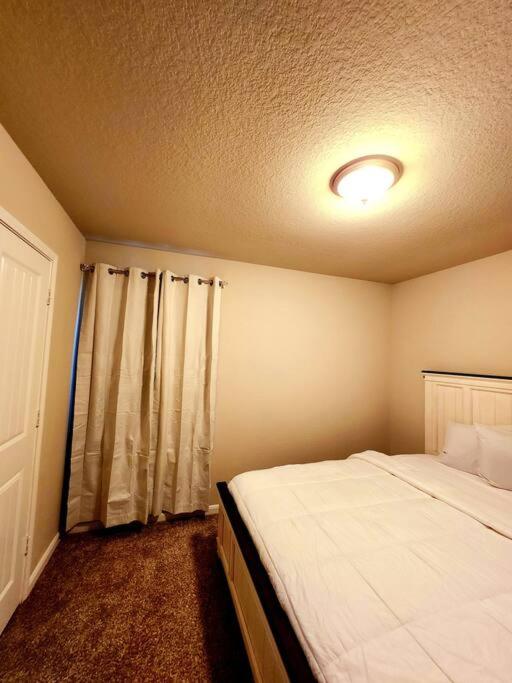 Three-Bedroom House photo 3