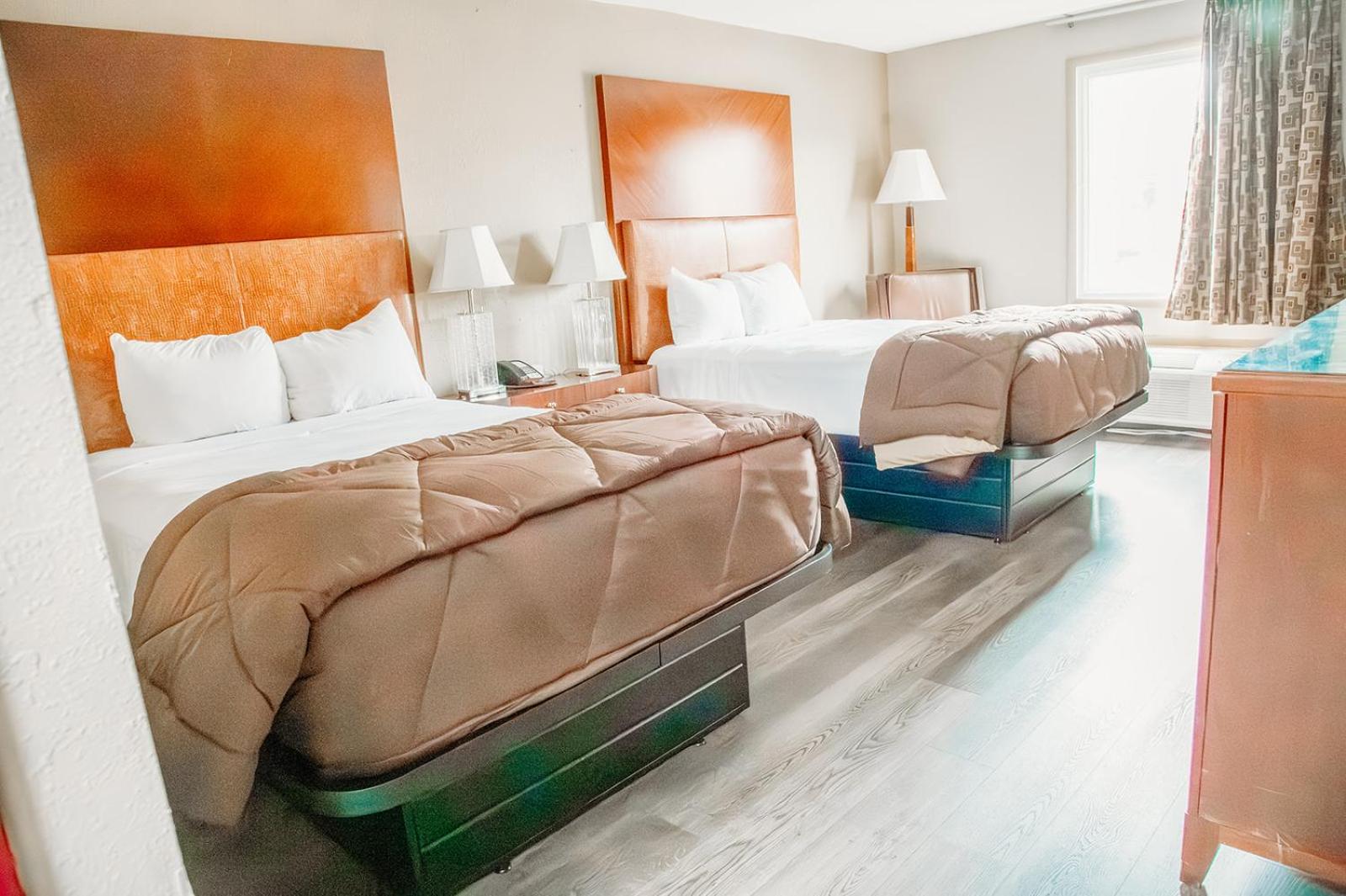 Double Room with Two Double Beds - Non-Smoking - Photo 2