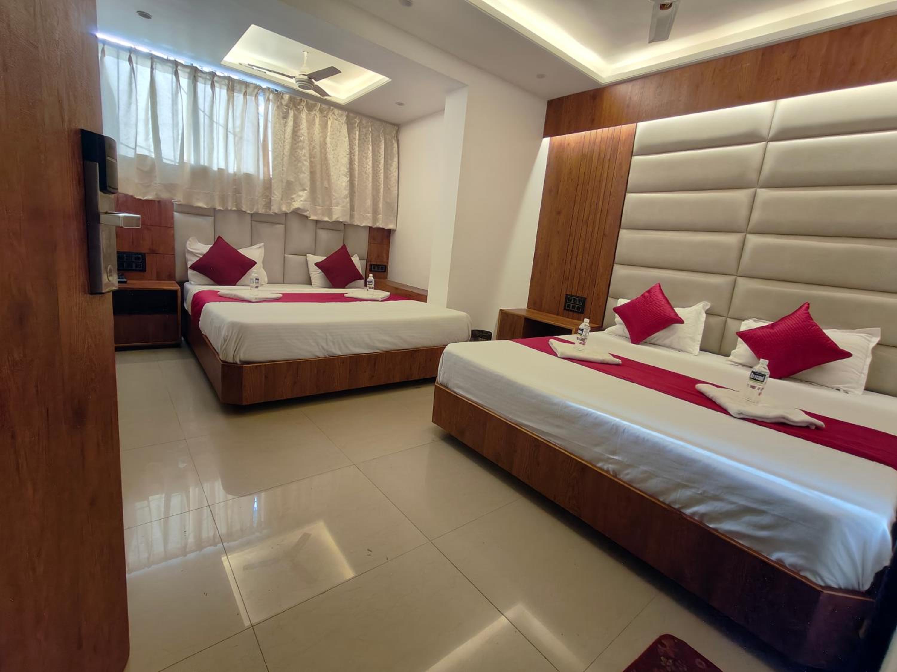  VIP 4 Bed AC Room - Photo 1