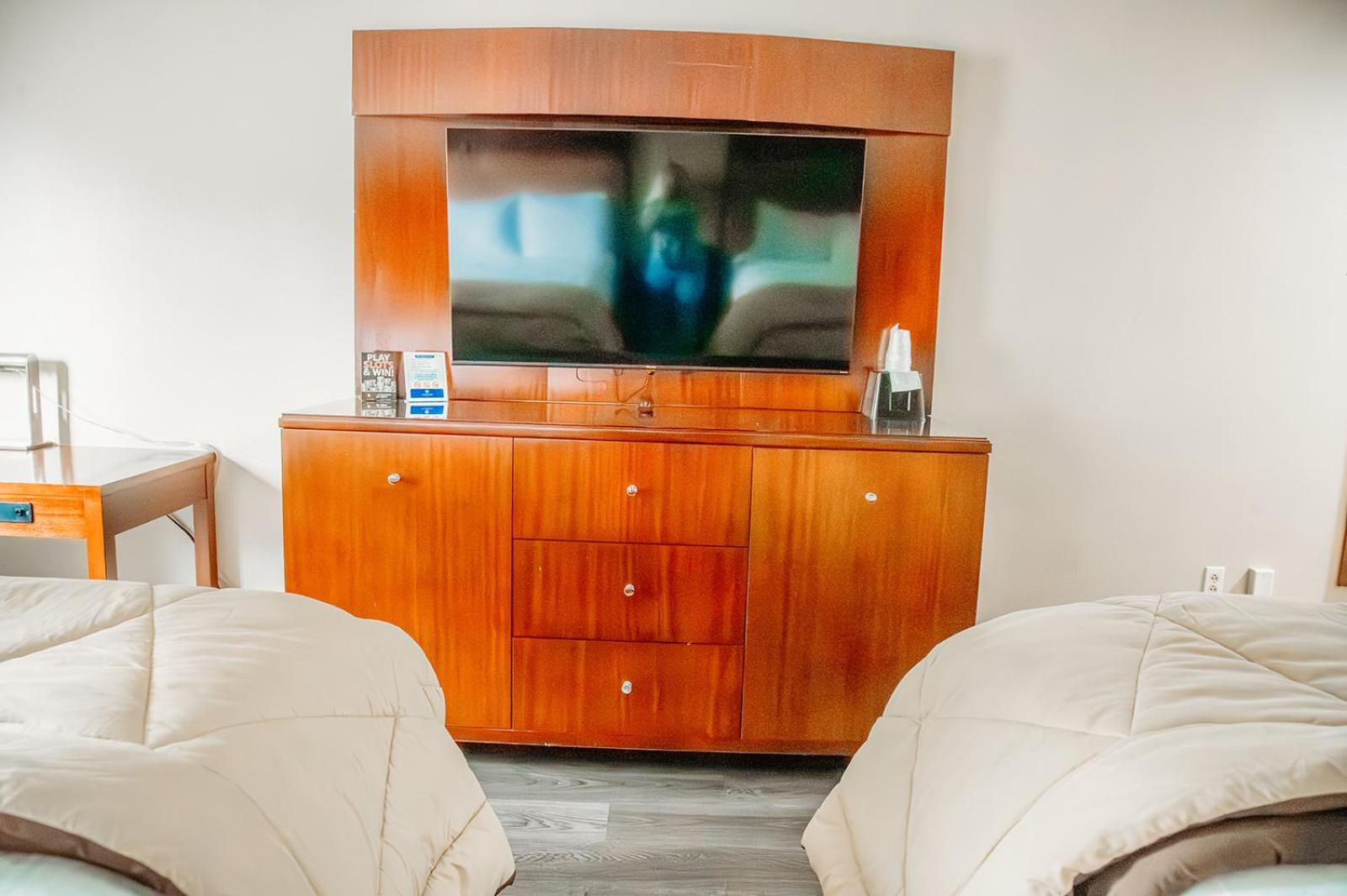 Double Room with Two Double Beds - Non-Smoking - Photo 8