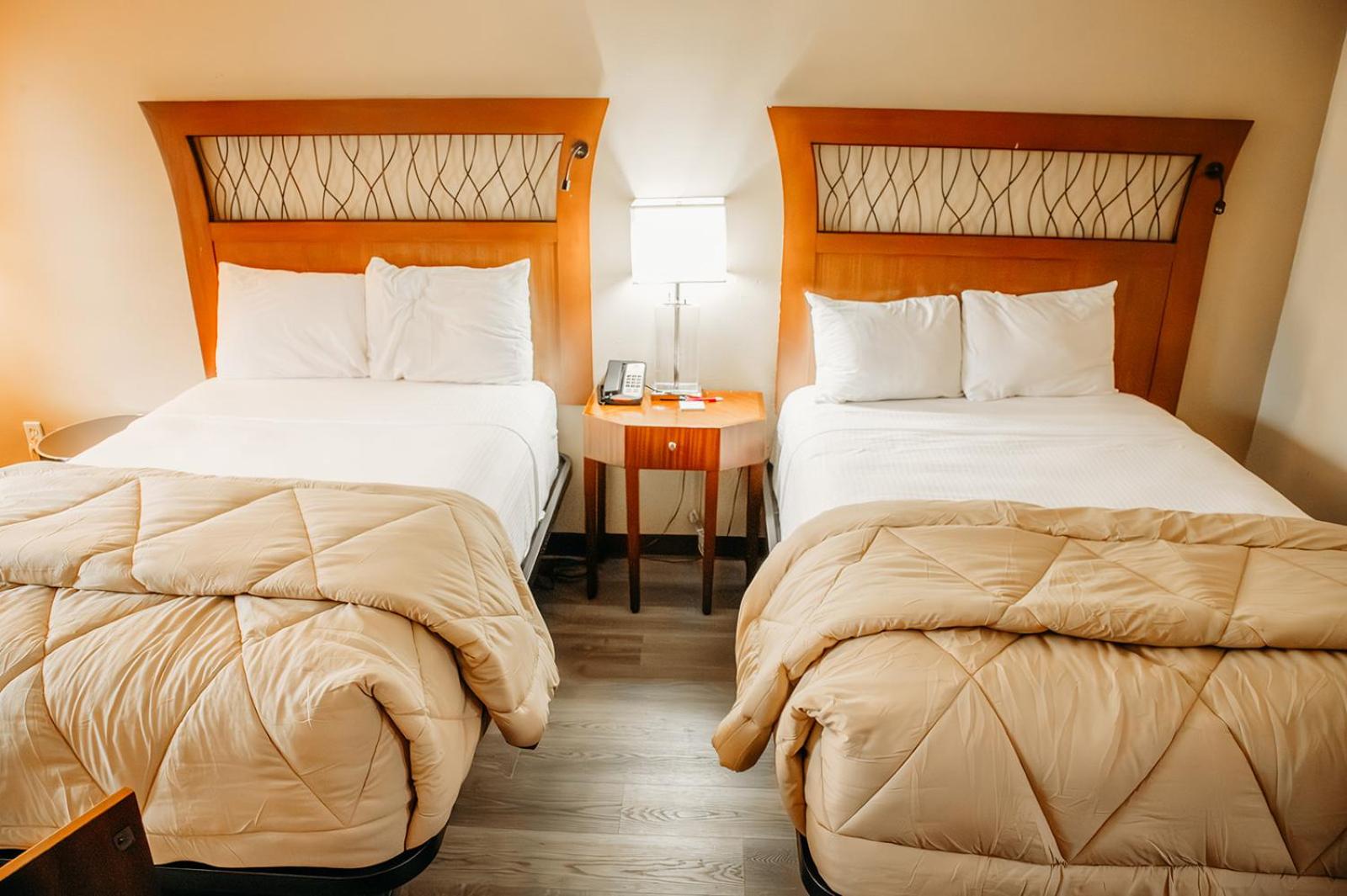 Double Room with Two Double Beds - Non-Smoking - Photo 9