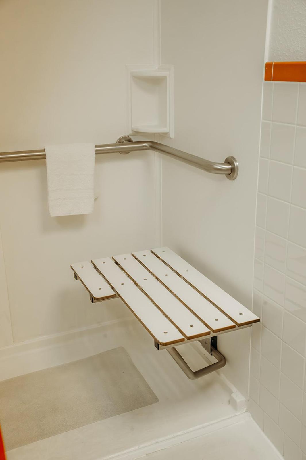 1 KING BED ACCESSIBLE SUITE NONSMOKING - Photo 6
