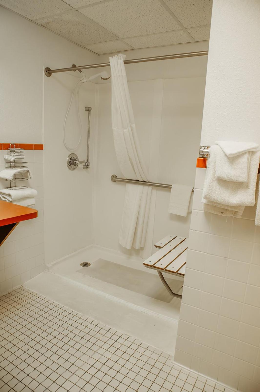1 KING BED ACCESSIBLE SUITE NONSMOKING - Photo 2