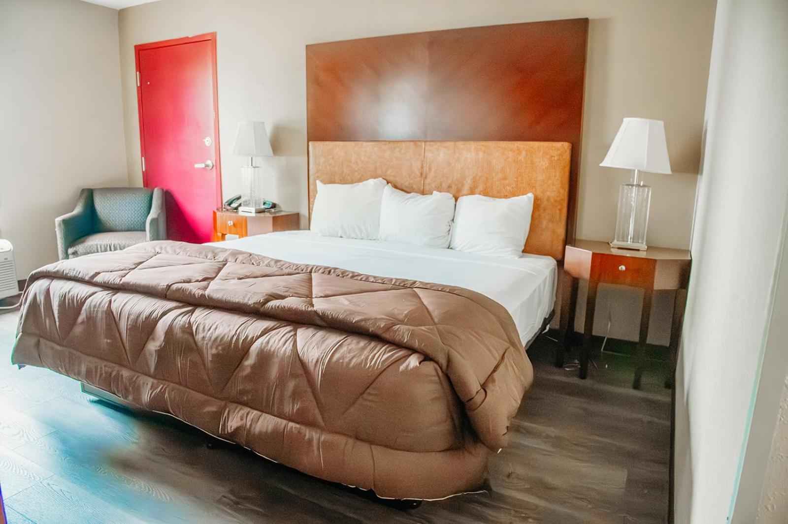 1 KING BED ACCESSIBLE SUITE NONSMOKING - Photo 4