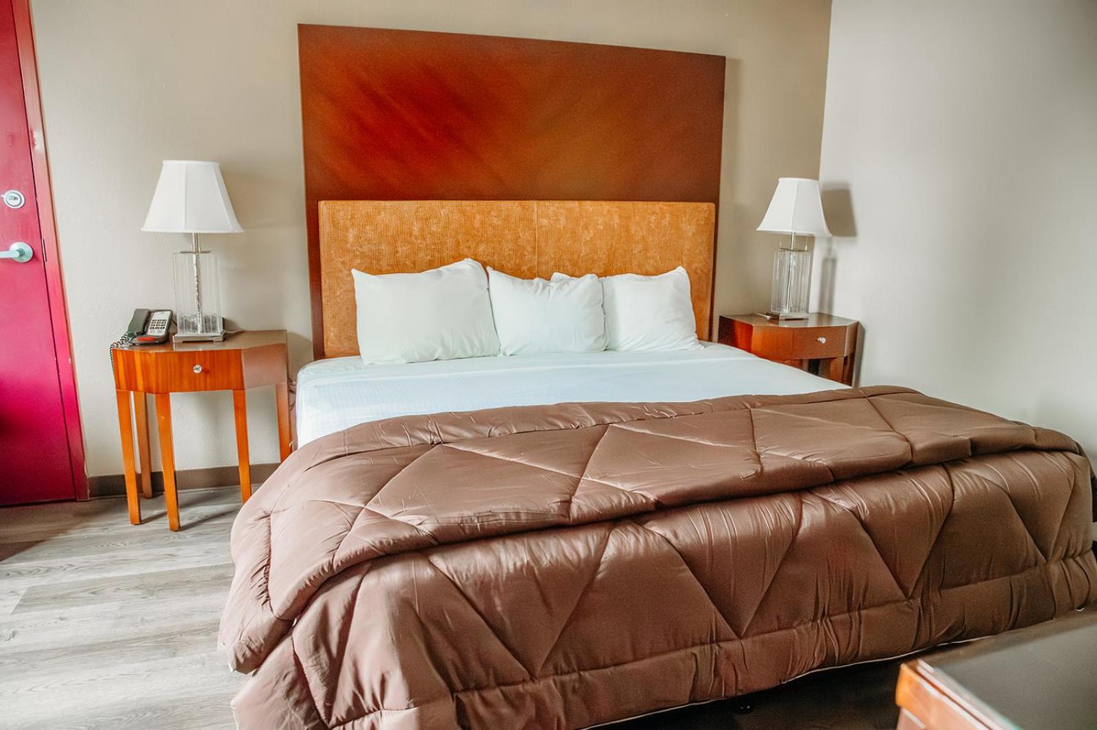 1 KING BED ACCESSIBLE SUITE NONSMOKING - Photo 9