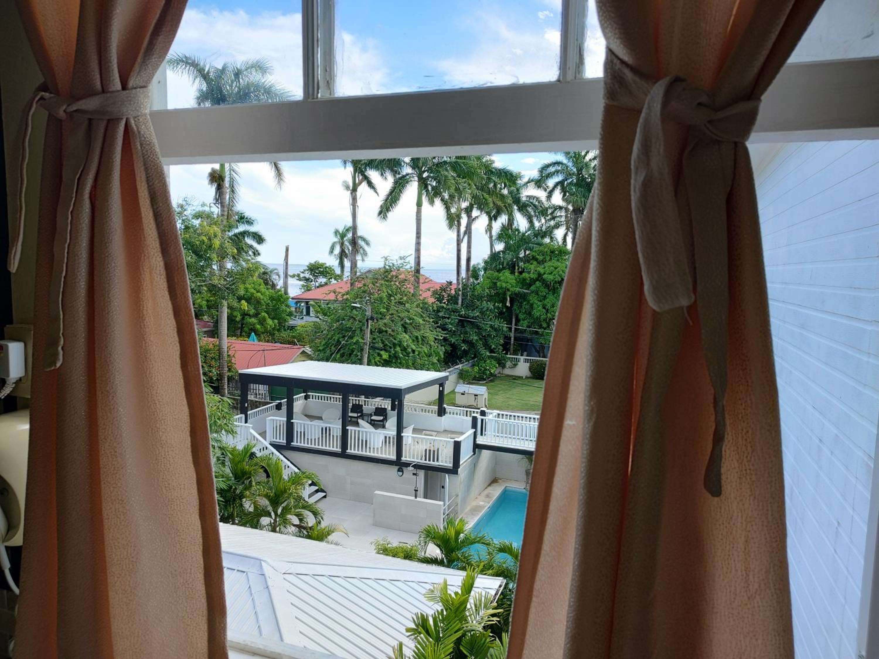 Deluxe Colonial King Room with Partial Sea View (Verandah Access) - Photo 5