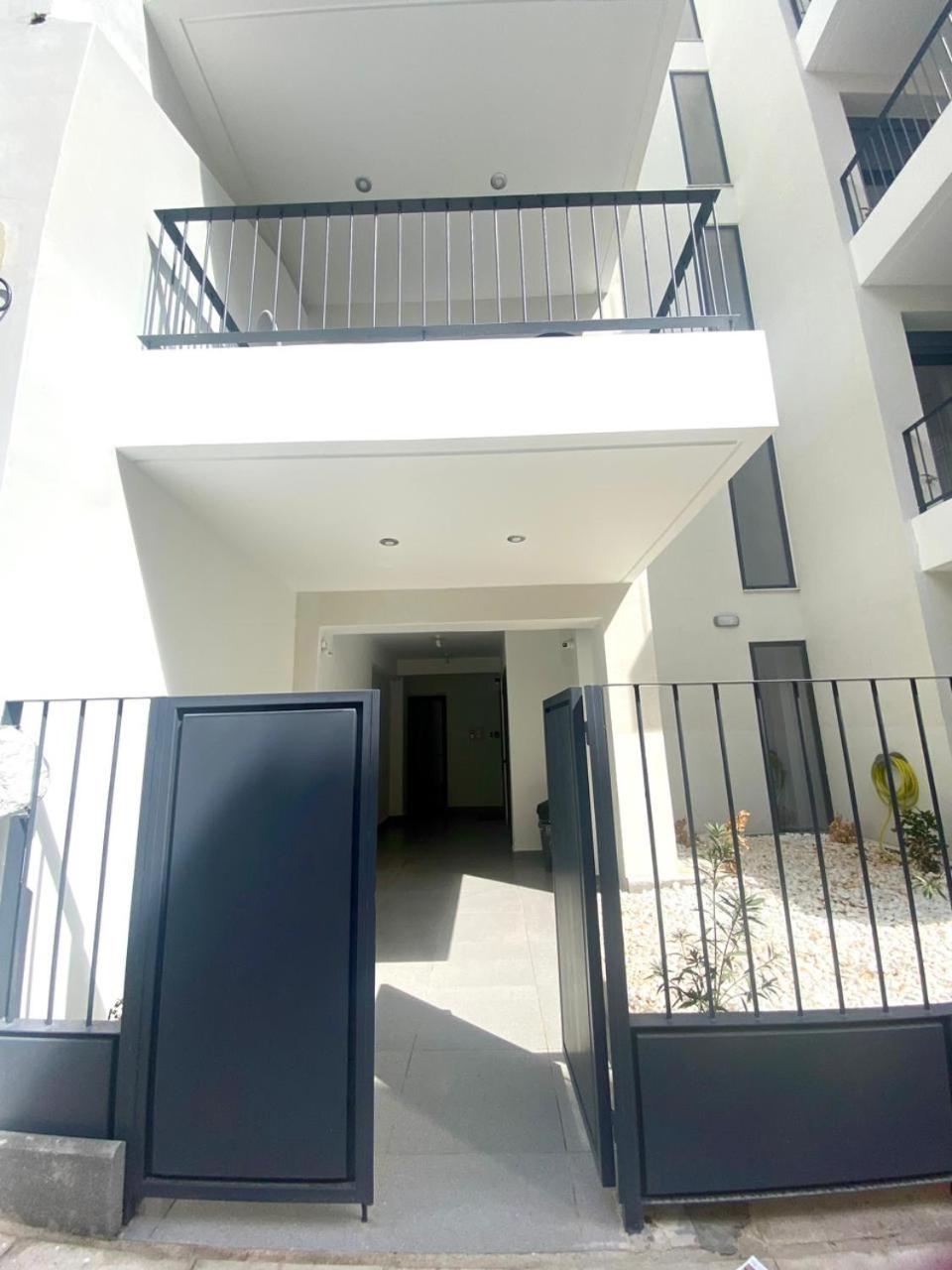 Apartment with Balcony photo 2