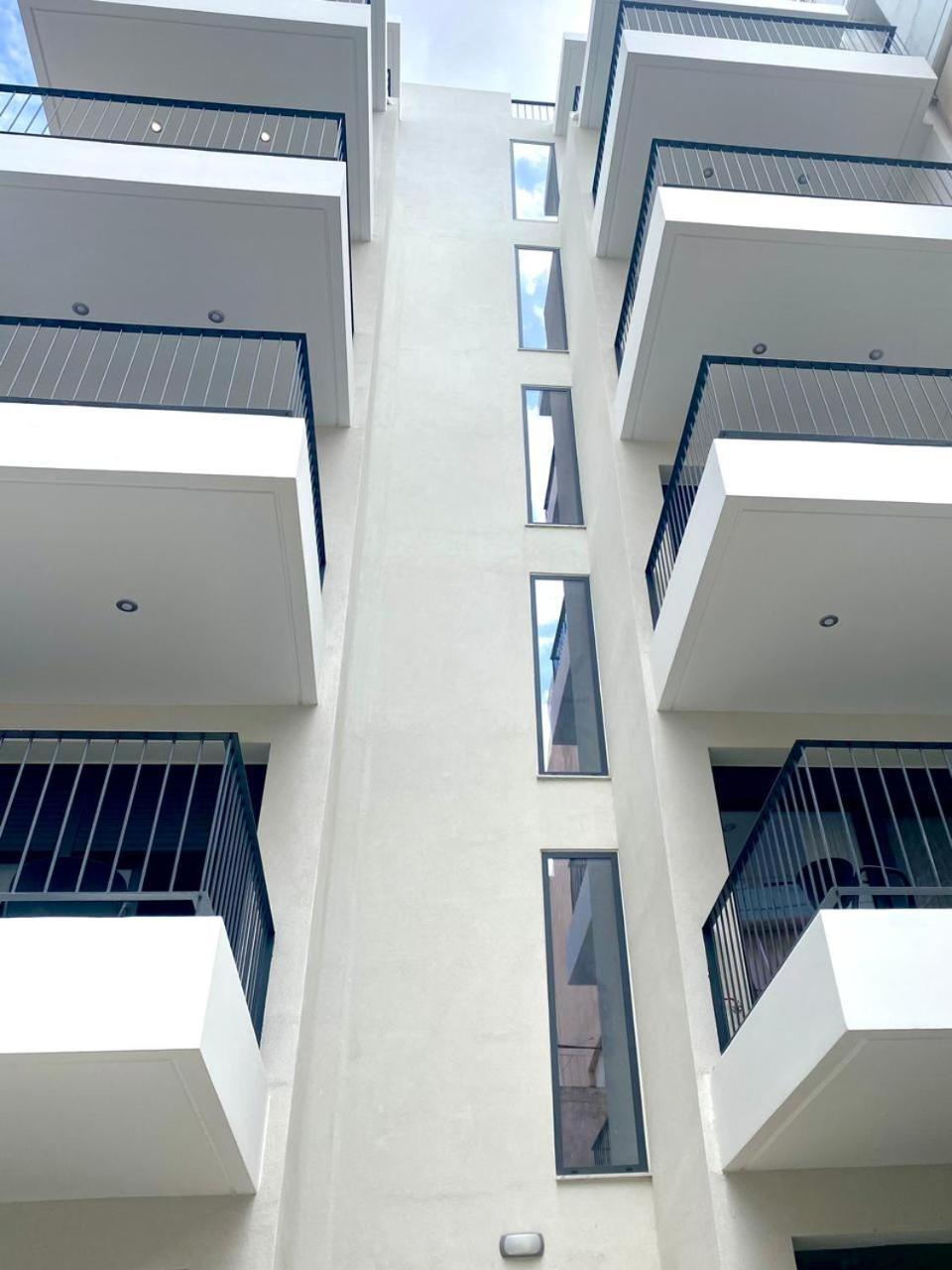 Apartment with Balcony photo 3