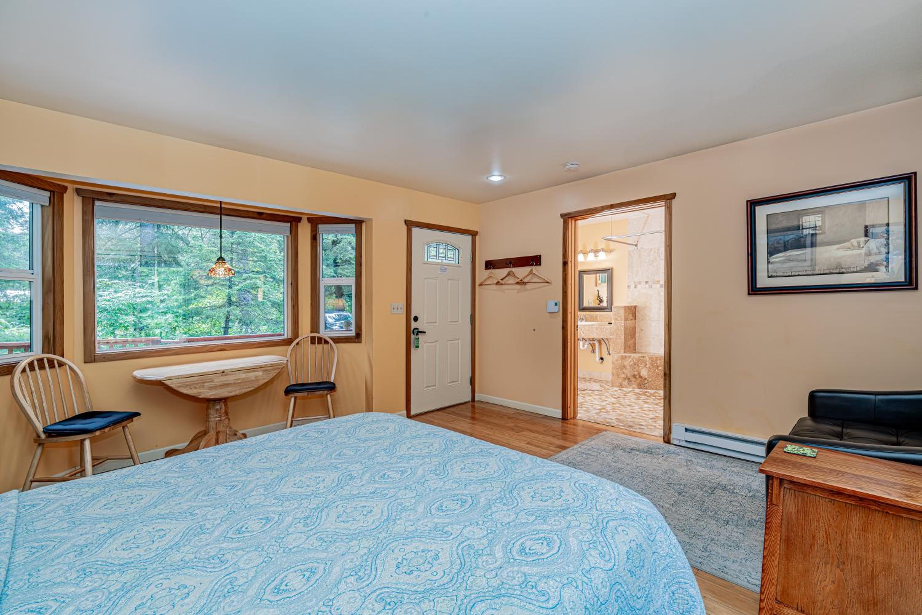 Queen Room with Balcony photo 2