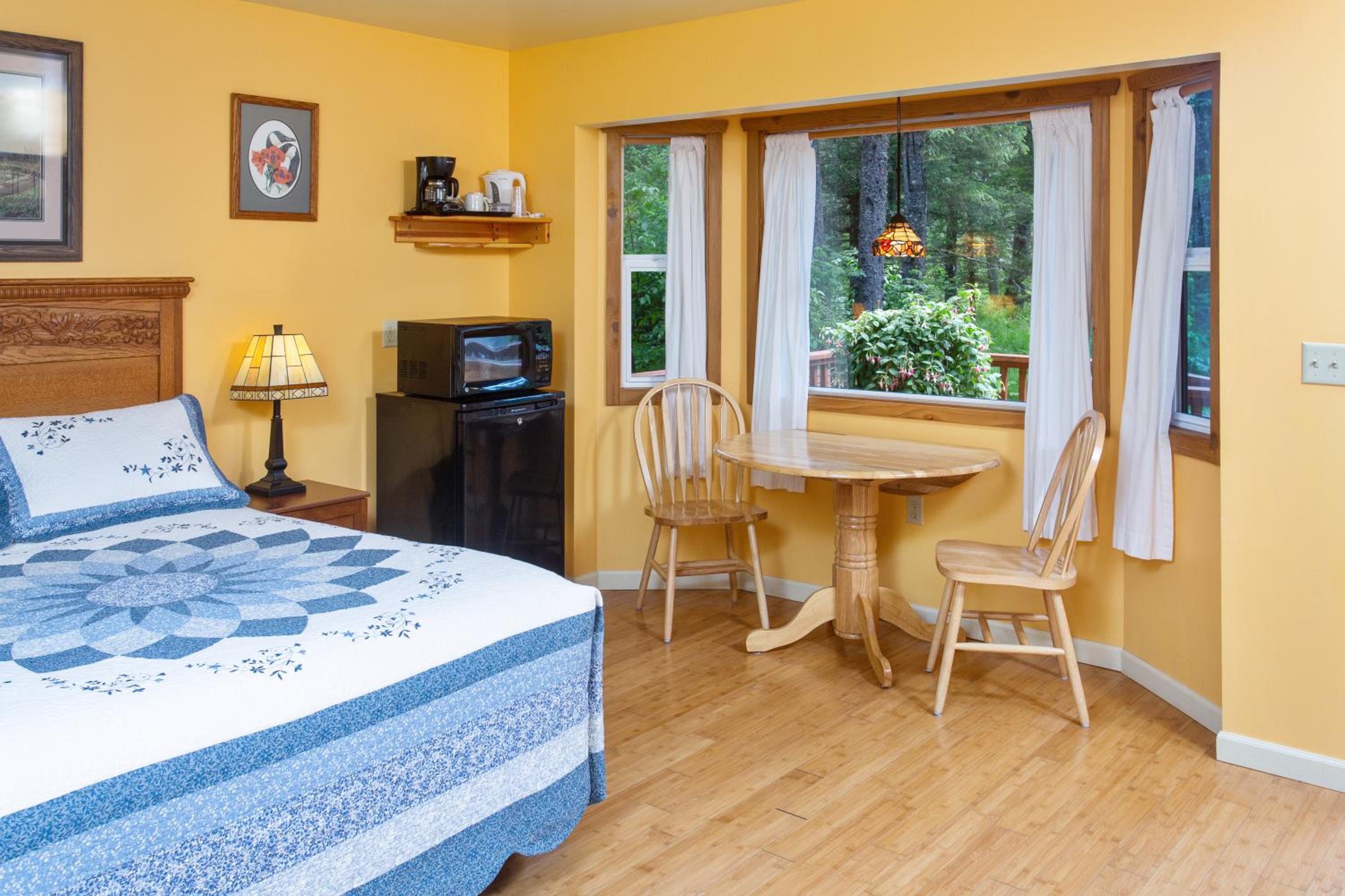 King Room with Balcony photo 1